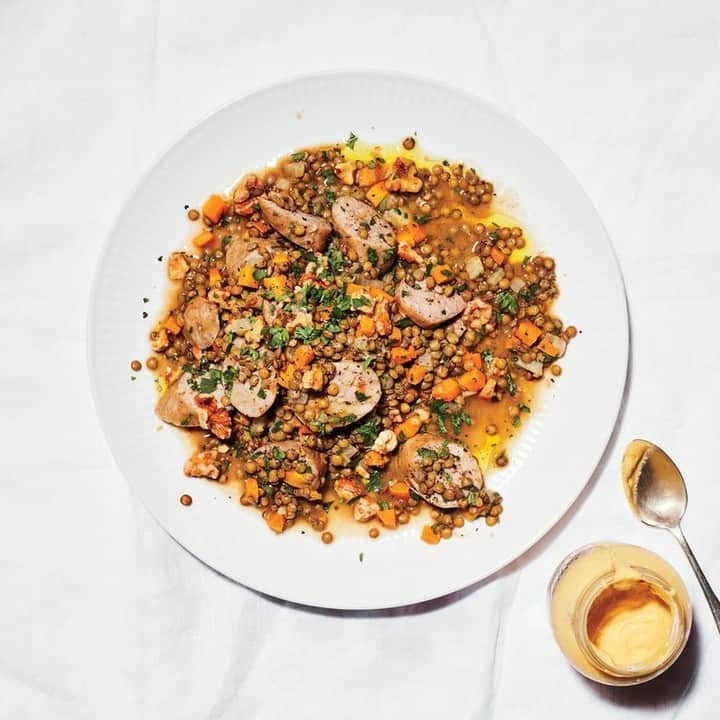 Food & Wineさんのインスタグラム写真 - (Food & WineInstagram)「Don’t be put off by the long list of ingredients in this warm sausage and lentil salad recipe. Chances are you already have many of them in your pantry, and the others are easy to find. Tap the link in our bio to get started. 📷: @christophertestani」1月3日 9時35分 - foodandwine
