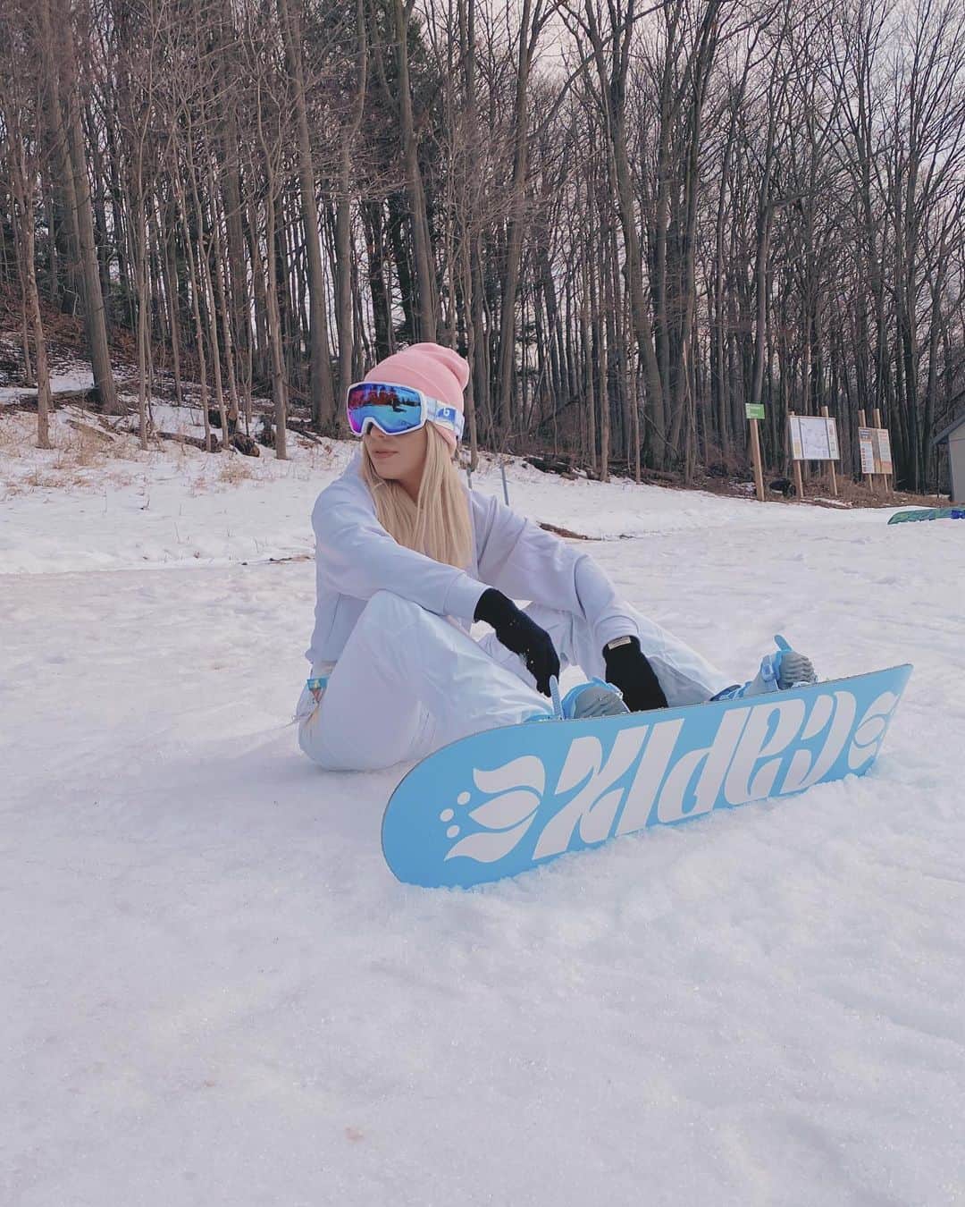 Kalyn Nicholsonのインスタグラム：「today was probably the most fun I’ve had doing winter activities since like 2006」