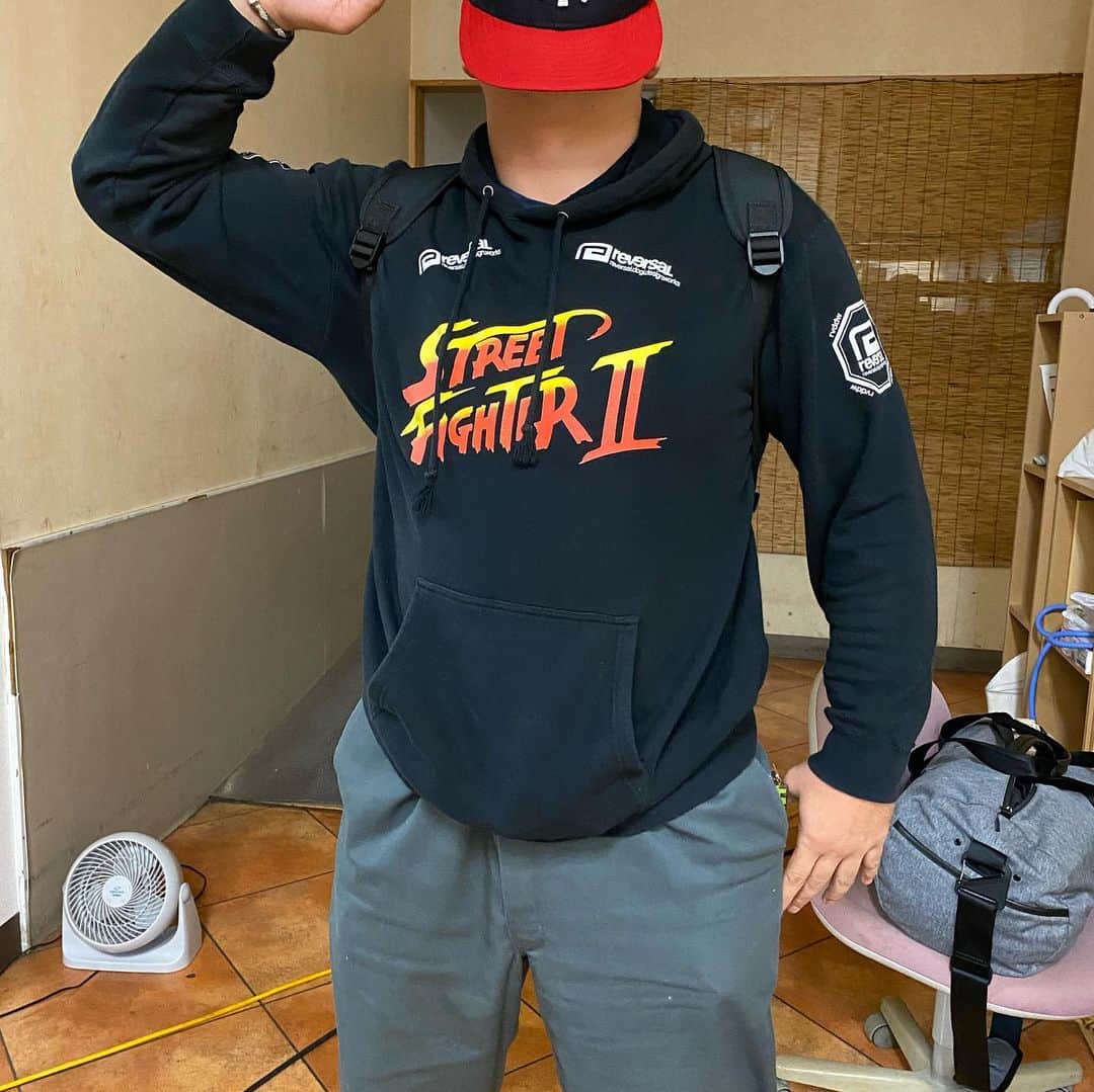GOSAMARUのインスタグラム：「‪本日、14時から新年1発目の大会ありますよ！！‬ ‪是非お越しくださいませ🙇‍♂️‬ ‪本日のコーディネートはストリートファイターにスヌーピーを合わして見ました👍‬ ‪＃スヌーピー ＃PEANUTS ＃沖縄 ＃rd_pw ＃GOSAMARU‬ ＃ストリートファイター」