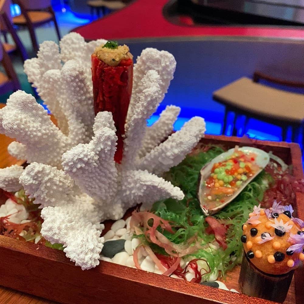 山岸久朗さんのインスタグラム写真 - (山岸久朗Instagram)「ペルーに渡った日本人「日系ペルー人」が独自に進化させたネオ和食。その名も「ニッケイ」。「世界の50ベストレストラン」で、堂々の7位入選した、ペルーのニッケイ料理「Maido」の支店がマカオに。その名も「雅吉」。そろそろ和食が恋しくなったこともあって行ってみた。 まぁーどれもこれも味が濃い！塩っからい！無理！！（笑） #maido #毎度 #日系 #ニッケイ #nikkei #aji #アヒ #雅吉 #aji雅吉  #雅吉日式秘魯料理  #雅吉餐廳  #雅吉aji  #日式 #秘魯菜 #日式秘魯菜  #worldbest50restaurants  #mgm #澳門代購  #澳門🇲🇴 #澳門巴黎人  #澳門店  #山岸久朗 #山岸弁護士 #山岸弁護士が飯テロ中 #山岸弁護士の世界一周」1月3日 9時40分 - yamaben