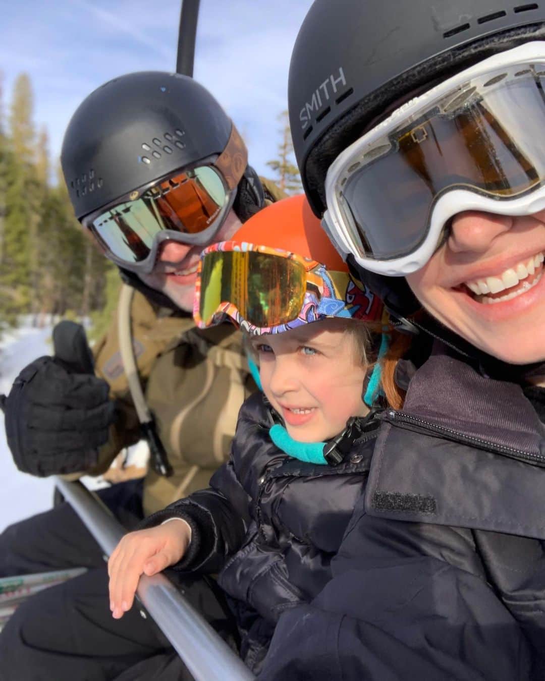 エイミー・デビッドソンさんのインスタグラム写真 - (エイミー・デビッドソンInstagram)「This kid has taken to skiing like a champ! ⛷Two days of ski school, only a couple of tears, today we got him on the chair lift and skied as a family😊🎯👍🏻 . . . . #mammothmountain #mammoth #ski #snowboard #snow #vacation #newyear #family #kids #babes #mama #LennoxSawyerLockwood #mountain #mountains #mountainlife」1月3日 9時53分 - amy_davidson