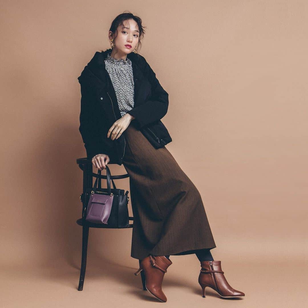 オンラインショップ アットシェルタさんのインスタグラム写真 - (オンラインショップ アットシェルタInstagram)「【WINTER SALE 開催中】  AuBANNISTER  シンプルショートブーツ ￥30,800 → ￥21,560 (税込) 30%OFF  秋冬のヘビロテ決定なシンプルブーツもセール価格でお求め安くなりました！ 足首の細いベルトデザインが華奢見えを叶えてくれ、スタイリングを選ばずに着用できる優秀ブーツです♪  #atscelta #アットシェルタ #atstagram_l #aubannister #bnl54395017052 #boots #ブーツ #shoes #シューズ #2020sale #wintersale #冬コーデ @magaseek(502286192)#magasta」1月3日 9時47分 - laroute_official