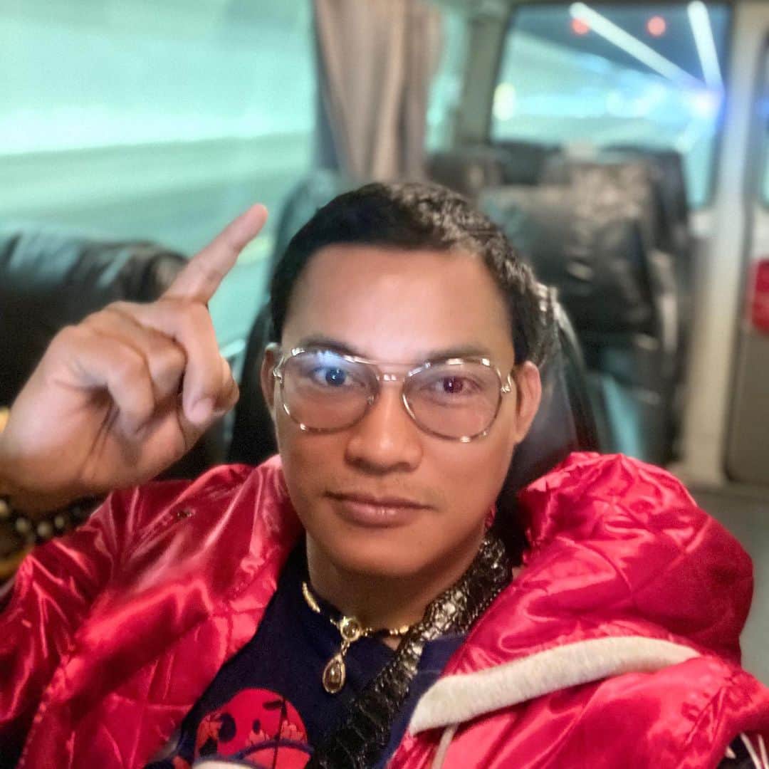 トニー・ジャーのインスタグラム：「Great day everyone 🎉🙏🎊」