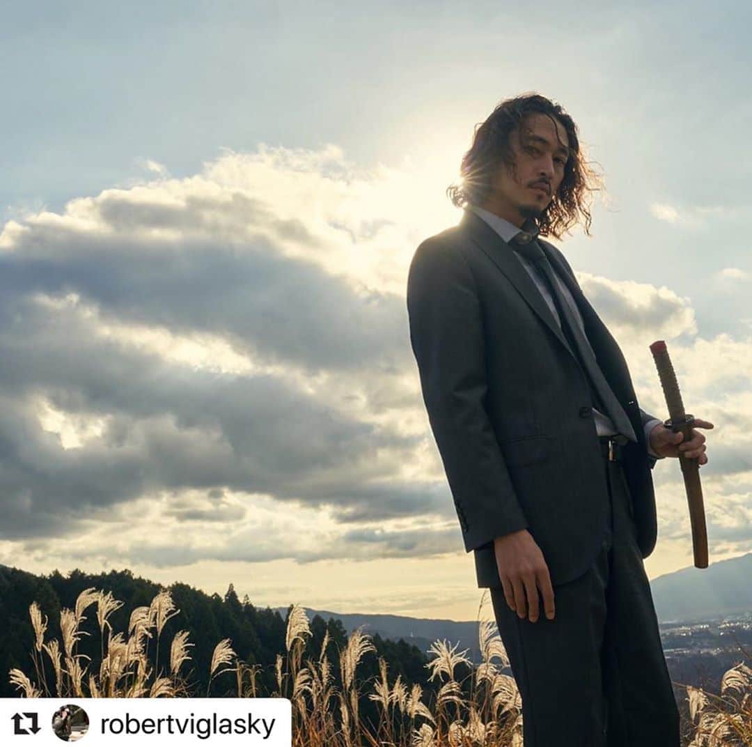 窪塚洋介のインスタグラム：「『GIRI／HAJI』is a week away!!!!! On Netflix!!!!!! #Repost @robertviglasky ・・・ @yosuke_kubozuka in the brand new @bbctwo drama Giri Haji premieres tonight at 9pm! Produced by Susie Liggat @alexgwells @chrisfry0 @sisterpicturestv directed by the very talented @julianfarino and written by the one and only @joe_barton_85 #girihaji #japan #sisterpictures #yosukekubozuka #netflix #filmstillsphotographer #robertviglasky 📷」