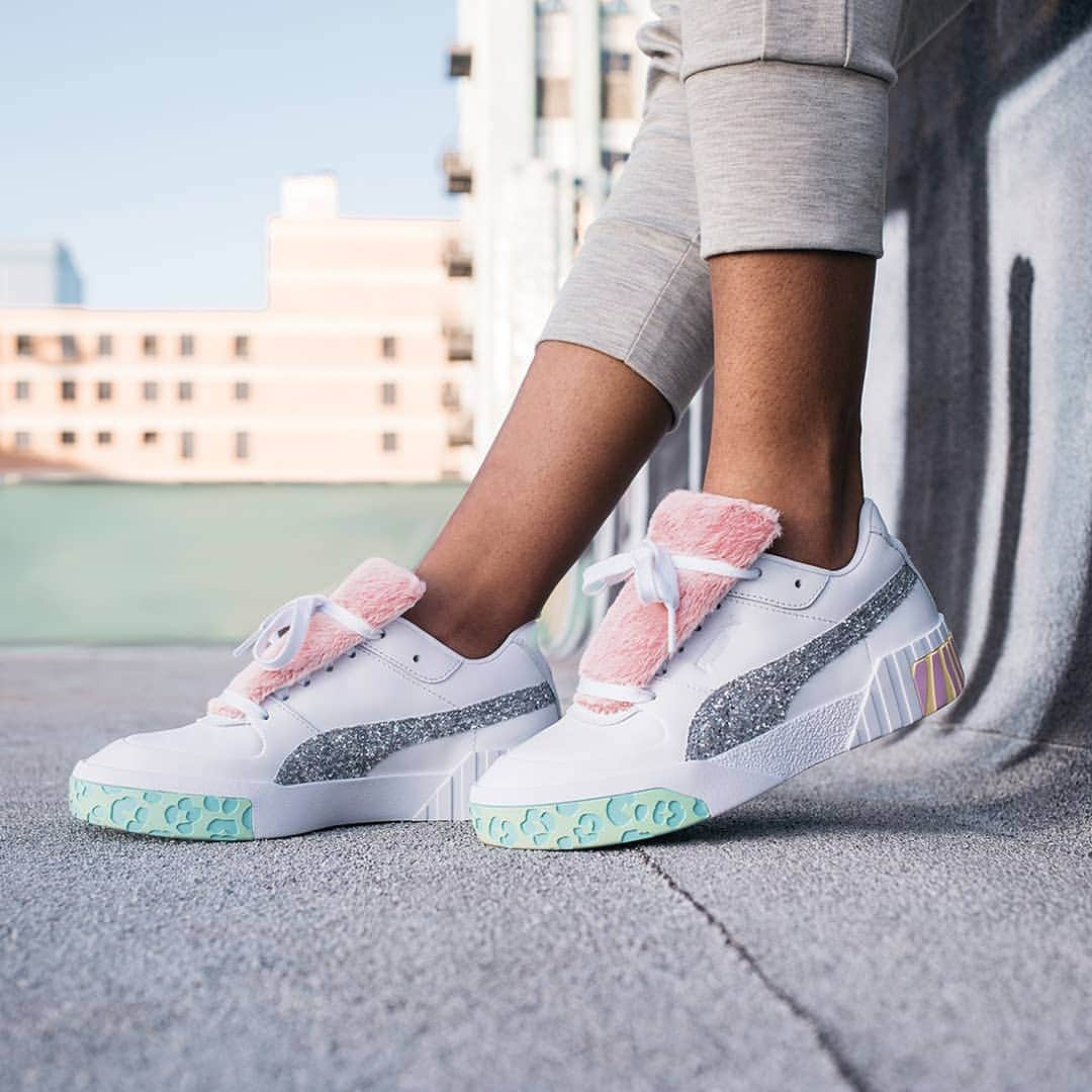 STYLERUNNERさんのインスタグラム写真 - (STYLERUNNERInstagram)「Add some sparkle to your day and your sneaker collection with the PUMA x Sophia Webster Cali Fur 😍👟」1月3日 10時07分 - stylerunner