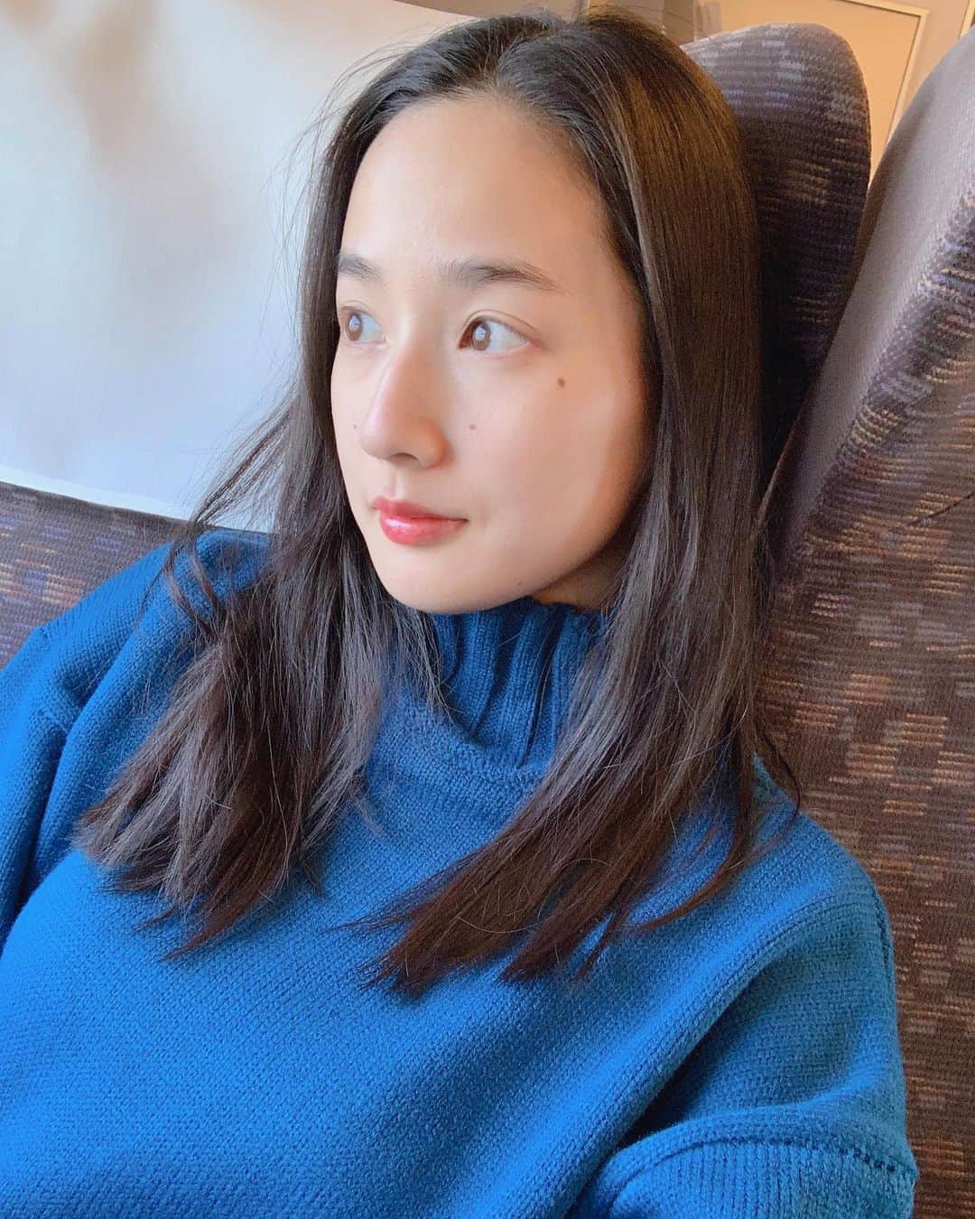高嶋香帆のインスタグラム：「三箇日天気が良くて嬉しいなぁ！ 今日は親戚家族揃ってのご飯です🙋‍♀️✨ . 皆さんはどんなお正月ですかー🥰？」