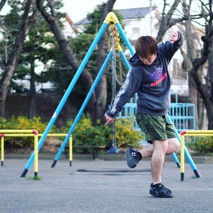 石田太志のインスタグラム：「A happy new year! I played footbag the first day of a year. I made a video. ･ #footbag #taishiishida #soccer #follow #worldchampion #performance #performer #instagramer #hackysack #newyear #2020 #happynewyear #practice」