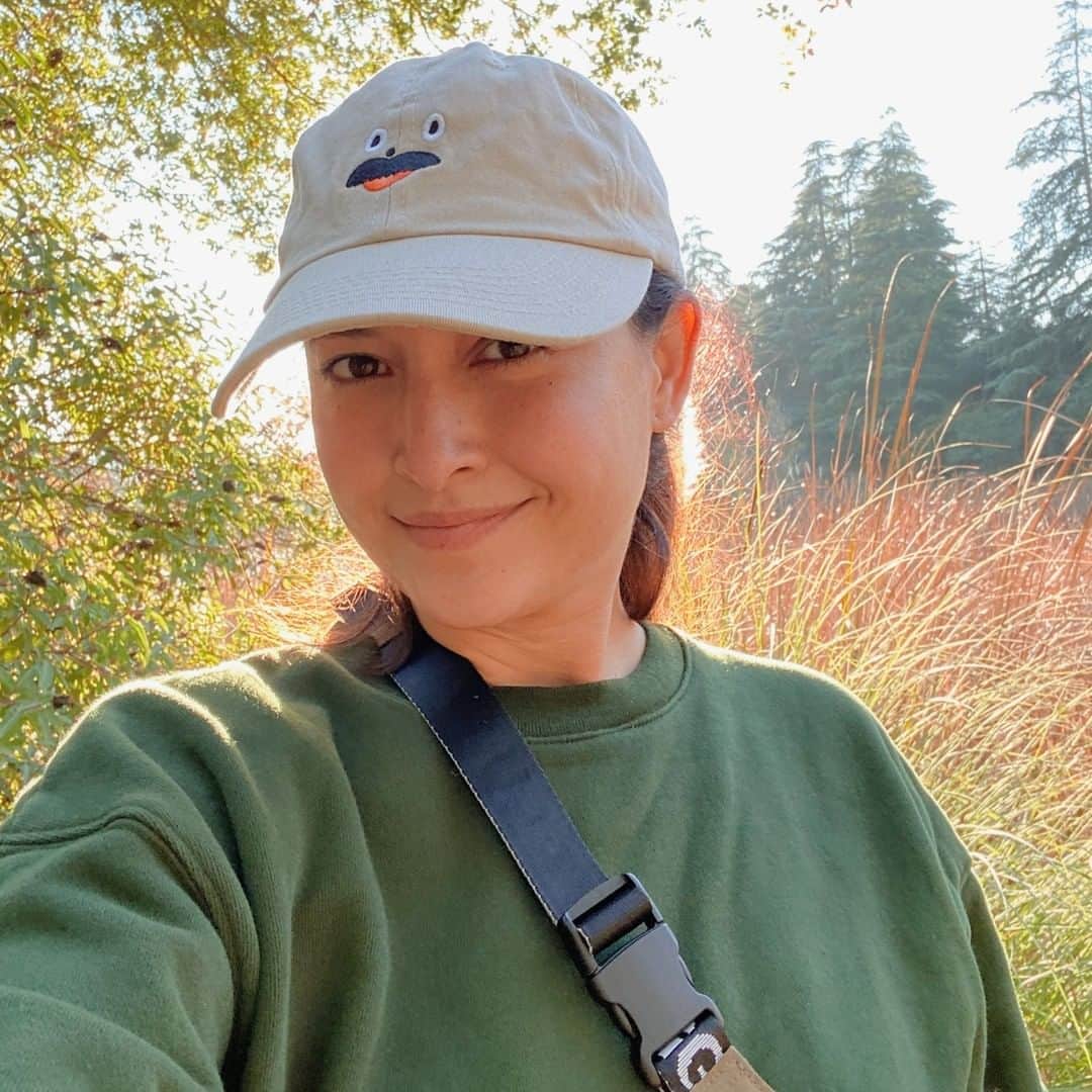 のインスタグラム：「We are finally in the year 2020. A new start. A new decade.⠀⠀⠀⠀⠀⠀⠀⠀⠀ I love new years. A fresh start to everything.⠀⠀⠀⠀⠀⠀⠀⠀⠀ Past decade changed me completely. Got married, had two clothing companies, traveled to distances I've always wanted to go for work, bought a house, gave birth to a little human, launched my greeting cards and now am working towards a brick and mortar!⠀⠀⠀⠀⠀⠀⠀⠀⠀ 2019 was tough! Being a mom and wife and not having time for much for anything really. And on top of that trying to keep a job to pay the bills. Most of me is/was just trying to stay afloat while wanting to create. AldoI got laid off of one freelance job that had lasted about 5 years and laid off from another when I asked for a raise. Funny how when you get laid off you really have to go though all the feelings of not being good enough or not knowing what you REALLY are good at. I got lost and still have those feelings creep up on me.⠀⠀⠀⠀⠀⠀⠀⠀⠀ And for this new year I am super excited to see what it has in store for me and to see what I am capable of doing!⠀⠀⠀⠀⠀⠀⠀⠀⠀ I have had this dream for a shop for quite some time. And now I get to make it happen! The encouraging voices and support from everyone the past two months with the pop-up has gotten me motivated to create the best little shop for all my Angeleno stationery lovers.⠀⠀⠀⠀⠀⠀⠀⠀⠀ This year I challenge myself to be more 'me'. not be afraid to show my weird side, my doodles, my insecurities and connect with more like minded peeps. 2020 Let's do this!⠀⠀⠀⠀⠀⠀⠀⠀⠀ #newyear #newme #letsdothis #2020 #excited #friediamn #friedia #Jan #newyearshike ⠀⠀⠀⠀⠀⠀⠀⠀⠀ 私たちはついに2020年です。新しいスタート。新しい10年。⠀⠀⠀⠀⠀⠀⠀⠀⠀ 私は新しい年が大好きです。すべてに新たなスタート。⠀⠀⠀⠀⠀⠀⠀⠀⠀ この10年間、私はすっかり変わりました。結婚し、2つの衣料品会社を持って、私はいつも仕事に行きたいと思っていた距離に旅行し、家を買い、小さな人間を出産し、私のグリーティングカードを立ち上げ、今ショップをオープしたくて頑張ってます!⠀⠀⠀⠀⠀⠀⠀⠀⠀ 2019年は大変でした!ママと妻であることで、本当に何かのために多くの時間を持っていません。そして、その上に手形を支払うために仕事を維持しようとしています。私のほとんどは、作成したいと思いながら浮いたままで進んでいる。約5年続いたフリーランスの仕事を一時解雇し、昇給を求めたときに別の仕事を解雇しました。あなたが解雇されたとき、あなたは本当に十分に良くないか、あなたが本当に得意なものを知らないすべての感情を行かなければならない方法はおかしいです。私は道に迷って、まだその気持ちが私に忍び寄っています。⠀⠀⠀⠀⠀⠀⠀⠀⠀ 今年はもっと「私」に挑戦します。私の奇妙な側面、私の落書き、私の昆虫を表現し」