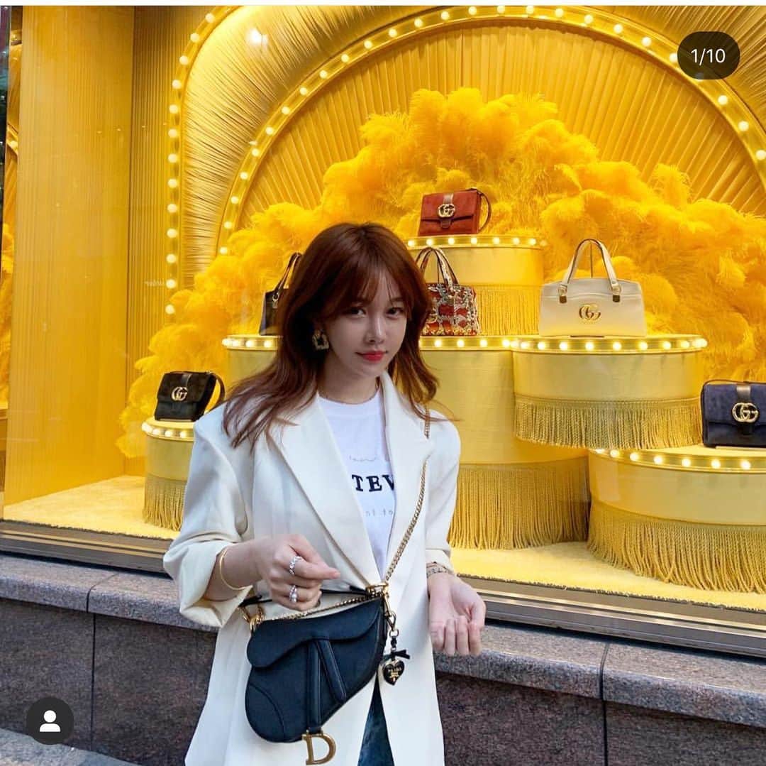 チョ・ミニョンさんのインスタグラム写真 - (チョ・ミニョンInstagram)「문의가 너무 많은 가방 바로 #발망 이였어요🥳💕 개인적으로 저의 #코디팁 을 드리자면, • 발망백 + 디올 스트랩 • • 새들백 + 발망 스트랩 • 뭔가 더 안정감 있지 않나요?🧚🏻‍♀️👉🏻코디샷 봐주세요 _ღෆ ⠀⠀⠀⠀⠀⠀⠀ 😳언제 샀는지는 정확히 기억이 안나요 😰묵은지 개시했던거라 작년 새들백과 함께 코디했던 저 체인 스트랩 새들백유저 분들에게문의 엄청 받았는데 이 발망백 스트랩이었어요 :> 가방도 신발도 #박스밖은위험해 생각이 짙어서 잘 개시를 안하네요 박스안에 있어야 #안정감 이 생겨요 😭 #나만이런가요? 작년에 묵은지 #스니커즈 개시해야지 했는데 또 1년이 지나갔네요😱 올 해는 꼭,,」1月3日 11時11分 - xxjominxx