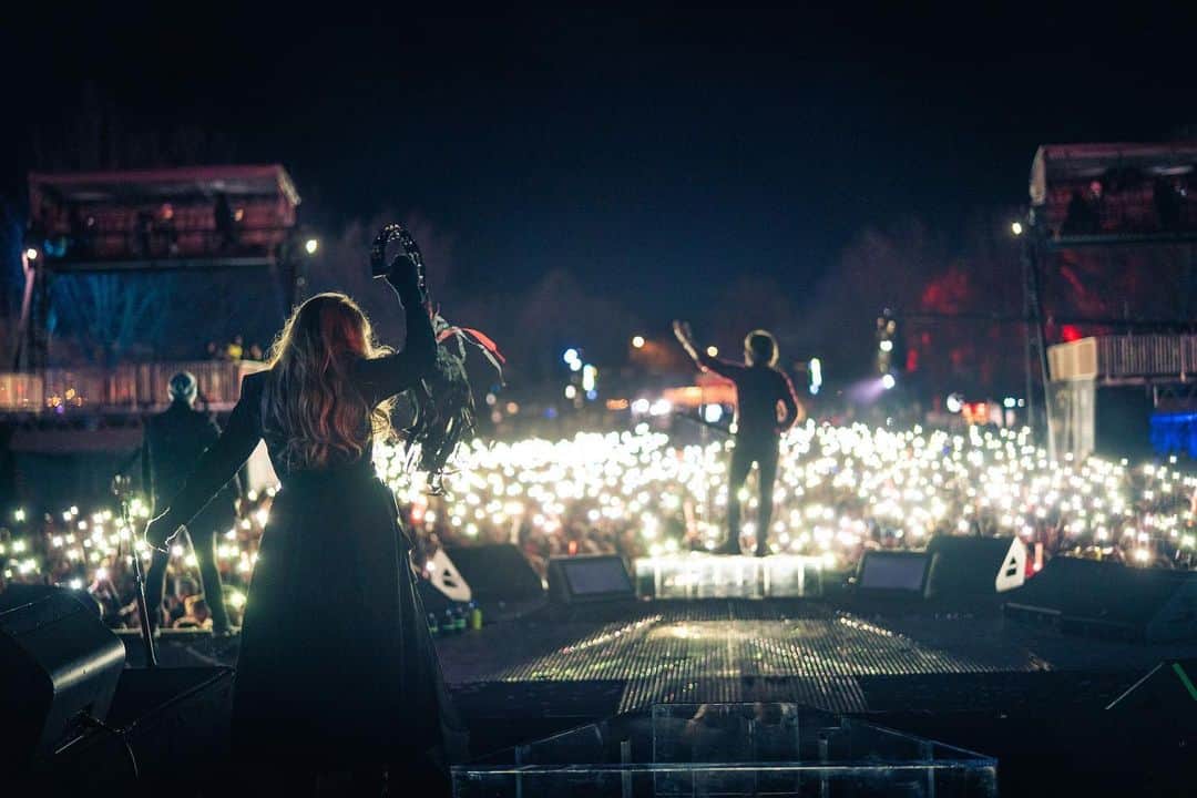 キース・アーバンのインスタグラム：「🎸 #NashvilleNYE #tbt」
