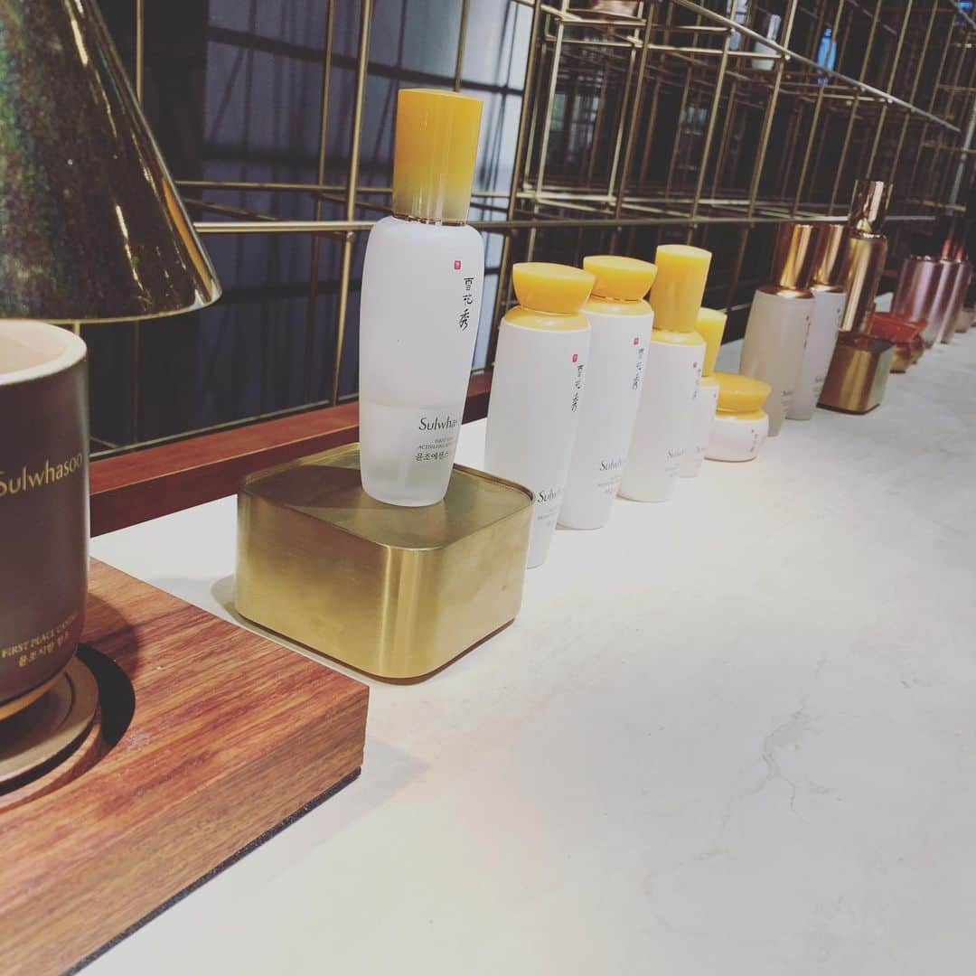 アンジェラベイビーさんのインスタグラム写真 - (アンジェラベイビーInstagram)「#sulwhasoo #sulwhasooflagshipstore #sulwhasoospa  打卡雪花秀spa❤️❤️超爱❤️❤️」1月3日 22時25分 - angelababyct