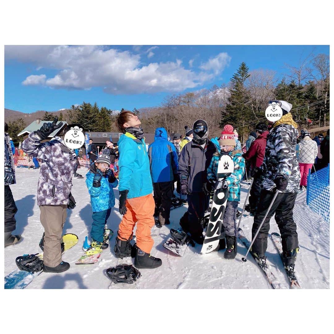 辻希美さんのインスタグラム写真 - (辻希美Instagram)「今日はみんなでスノボーへ☺️💕💕💕✨✨" #軽井沢 #スキー #スノボー #私は滑らないよ #笑 #私はキッズコースで雪遊び #笑」1月3日 22時19分 - tsujinozomi_official