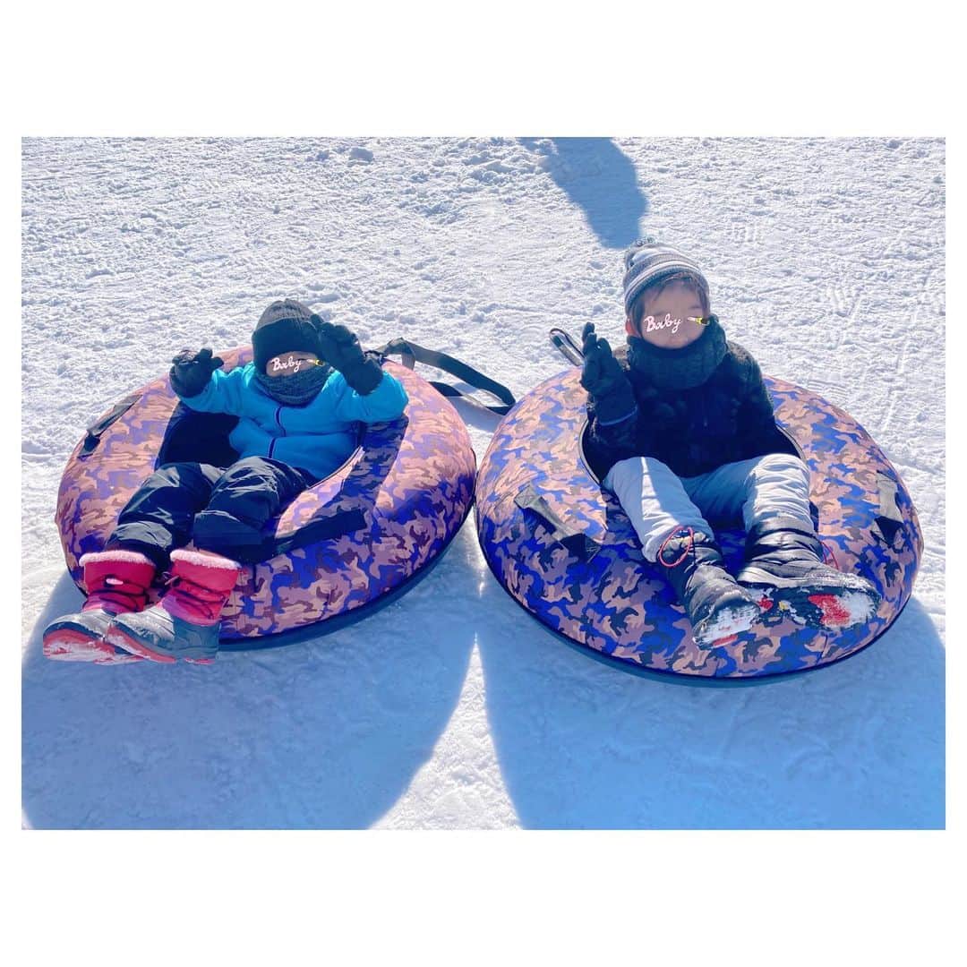 辻希美さんのインスタグラム写真 - (辻希美Instagram)「今日はみんなでスノボーへ☺️💕💕💕✨✨" #軽井沢 #スキー #スノボー #私は滑らないよ #笑 #私はキッズコースで雪遊び #笑」1月3日 22時19分 - tsujinozomi_official