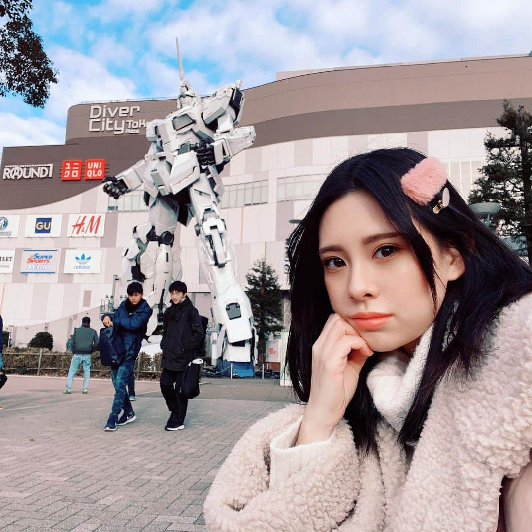 のインスタグラム：「悲しみの元旦お台場 ユニコーンだけ見て帰ったお台場 #元旦#2028#あけおめ#お台場#ユニコーンガンダム#福袋#japan#odaiba#gundam#happybag#happynewyear#likeforlikes#instagood」