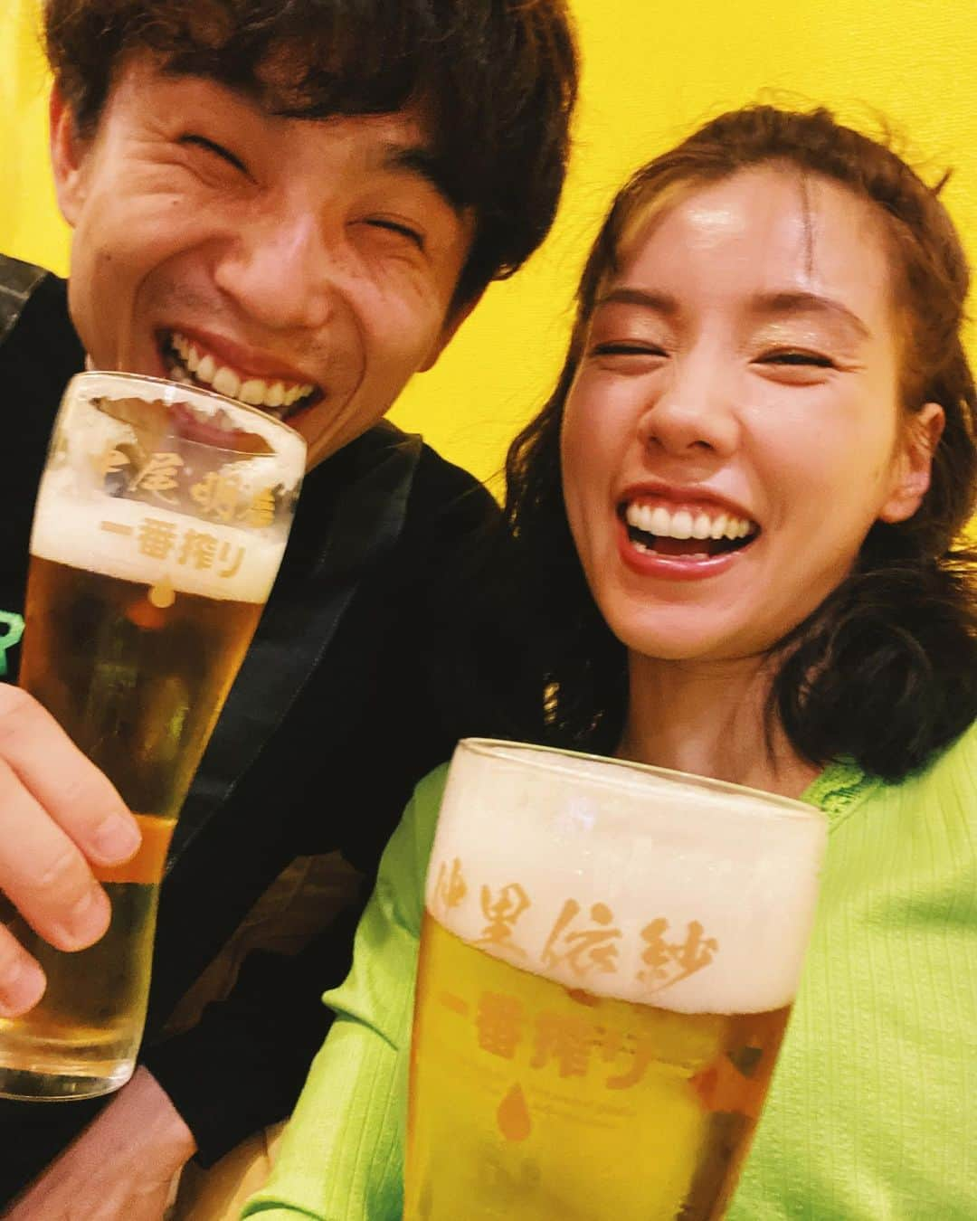 仲里依紗さんのインスタグラム写真 - (仲里依紗Instagram)「. お正月も2人で一番搾りで乾杯🍻 名前入りグラス💕で二倍美味しい😆 ありがとうございます😆❣️❣️❣️ . .  #これが私の一番おいしい #一番搾り #ねぇこれって #やっぱり顔似てきたってことでしょうか？ #良いお正月をお過ごし下さい」1月3日 21時06分 - riisa1018naka