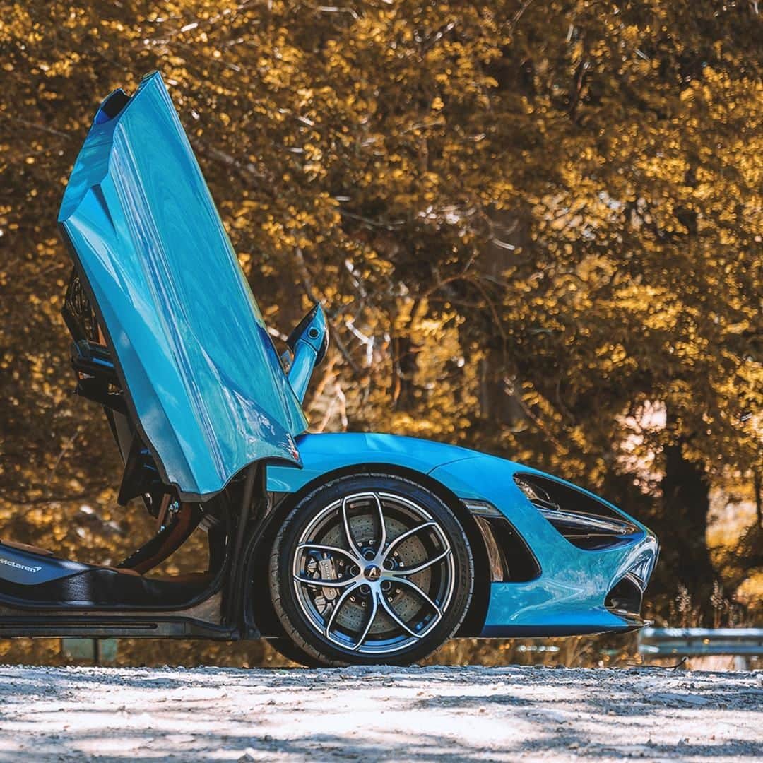 McLaren Automotiveさんのインスタグラム写真 - (McLaren AutomotiveInstagram)「No McLaren is complete without our iconic dihedral doors. On the #720SSpider they stay true to our purposeful design philosophy, making it easy to step out and enjoy the beautiful surroundings.」1月3日 21時00分 - mclarenauto