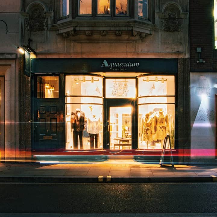 アクアスキュータムのインスタグラム：「Our Winter Sales continues. Take 30% off all seasonal product* Online and Instore. Pop into either our Jermyn Street, Great Marlborough Street or Westfield (Shepheards Bush) Stores to pick up a New Year new you bargain. *Excludes Continuity Trench Coats T&C’s Apply  #aquascutum」