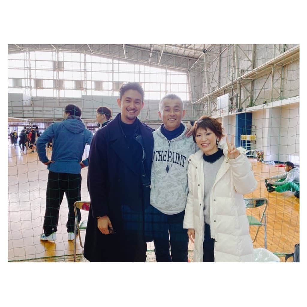 江口雅也さんのインスタグラム写真 - (江口雅也Instagram)「10数年ぶりの柳川バスケ部OB会🏀 会う度にこの先生の元でバスケやって良かった。 当時は横着な態度して困らせた事もあったけど、いまだにこうやって笑いながら会えるのは幸せだ。  #柳川高校　#バスケ部　#若い子ばかりで浦島太郎状態 #でも行ってよかった #縁を大切に　#パワー貰いました」1月3日 21時08分 - masaya0429