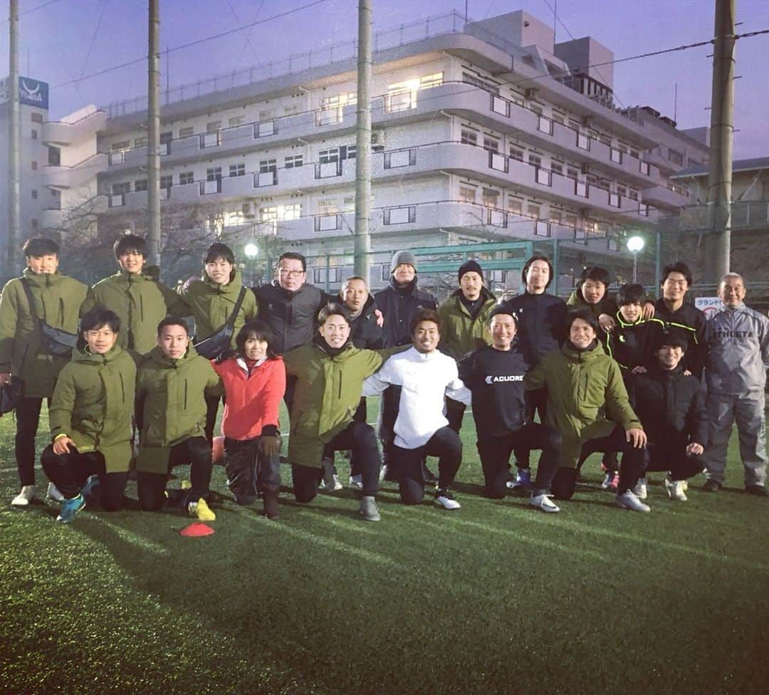 のインスタグラム：「新年 明けましておめでとうございます。 今年も宜しくお願いします🤲 今日は初蹴りにいってきました。 いい汗かけました。 楽しかった。  #大阪市ジュネッスfc  #セレッソ大阪 #丸橋祐介 #ほな」