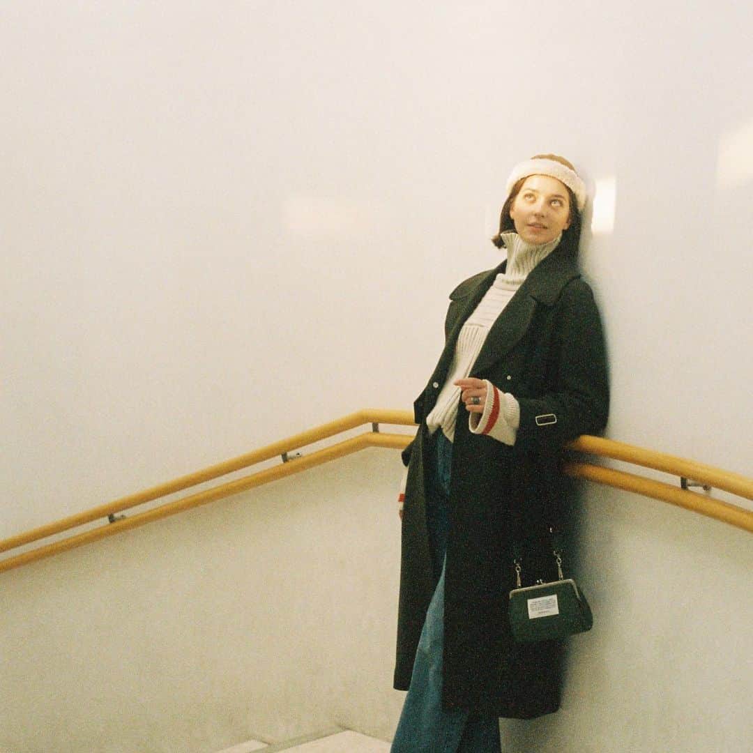 アンジェリーナ・ダニロヴァさんのインスタグラム写真 - (アンジェリーナ・ダニロヴァInstagram)「Museum day. @ff_fari @mishasblog 🖤」1月3日 21時49分 - angelinadanilova
