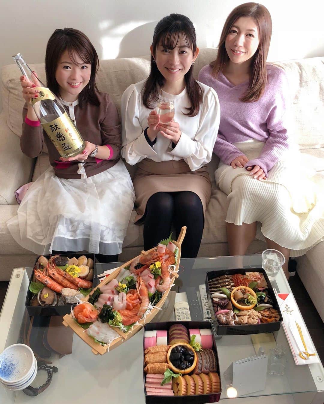 佐々木瞳さんのインスタグラム写真 - (佐々木瞳Instagram)「新年明けましておめでとうございます🌅 ・ 2020年が始まりましたね☺️ この3日間、家族でおせちやお雑煮を食べたり、友人のホームパーティーに参加したり、東京大神宮へお詣りに行ったり、ゆっくり楽しく過ごしています✨ ・ 2020年も仕事もプライベートも充実させれるように、昨年以上に色々なことに挑戦していきたいと思います😊‼️ ・ 本年も何卒宜しくお願い申し上げます🐹 #新年明けましておめでとうございます #2020 #本年も宜しくお願い申し上げます」1月3日 22時03分 - hitomihappygirl1026