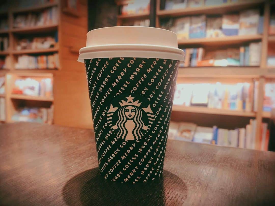 小此木まりさんのインスタグラム写真 - (小此木まりInstagram)「☕️ スタバはじめ。 #Starbucks #スタバ #今年 も #お世話になります」1月3日 22時05分 - mariokonogi