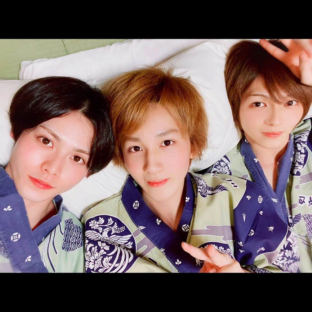 宮崎湧（なのっくす。）さんのインスタグラム写真 - (宮崎湧（なのっくす。）Instagram)「年末年始🐹🐭🐹🐭 インスタグラムでも明けましておめでとう御座います！ 別府♨️にて🐰で年末を過ごし 東京に戻り 圭登くんで年始めを迎え  陳さんにお時間作ってもらって一緒に初詣にゆき  愛車を洗いました。🤤 皆様はいかがお過ごしでしょうか？  今年は新たな一面を見せられるよう精進したいです。  #おみくじは大吉出るまではリハーサルって陳さんが言ってた #圭登くんとの自撮り年々荒くなりすぎ #宿でながと寝付かなさすぎ  今年も宜しくお願い致します🙇‍♂️🎍」1月3日 22時07分 - kick_da_nx