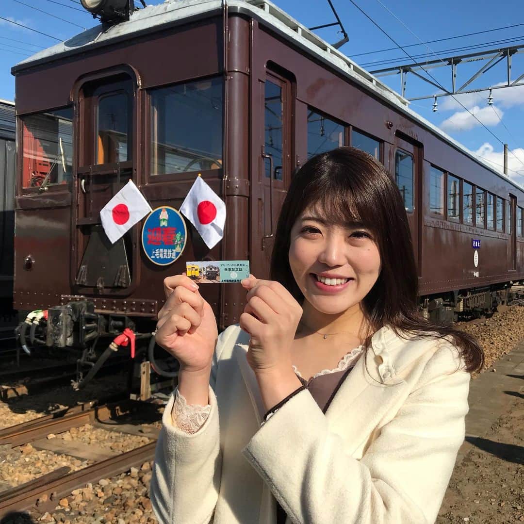 飯野詩帆さんのインスタグラム写真 - (飯野詩帆Instagram)「1月3日は上毛電鉄の新春イベントと 青柳大師の御開帳へ🎍✨ ・ ・ 開業当時から運行していたデハ101🎌 ・ 104とデキを連結した試乗会も人気で 今日の日付が入った切符も貰いました😳💓 ・ 青柳大師の初詣は大行列〜！ 私もおみくじ引きたいなぁ⛩ ・ ・ 良い年になりますように🙏💫 ・ ・ #群馬テレビ #アナウンサー #取材 #お正月ニュース #明日からお正月モード🤤」1月3日 22時11分 - shiho.1180