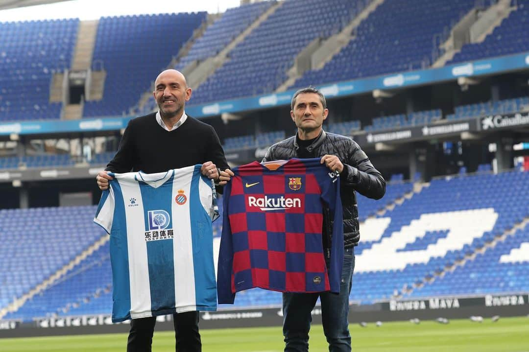 RCDエスパニョールさんのインスタグラム写真 - (RCDエスパニョールInstagram)「📸 Trobada de tècnics abans del partit a l'RCDE Stadium! Abelardo 🤝 Valverde 💪💪 Que tinguem un gran derbi, @FCBarcelona! - #Volem | #EspanyoldeBarcelona | #RCDE | #EspanyolBarça」1月3日 22時14分 - rcdespanyol