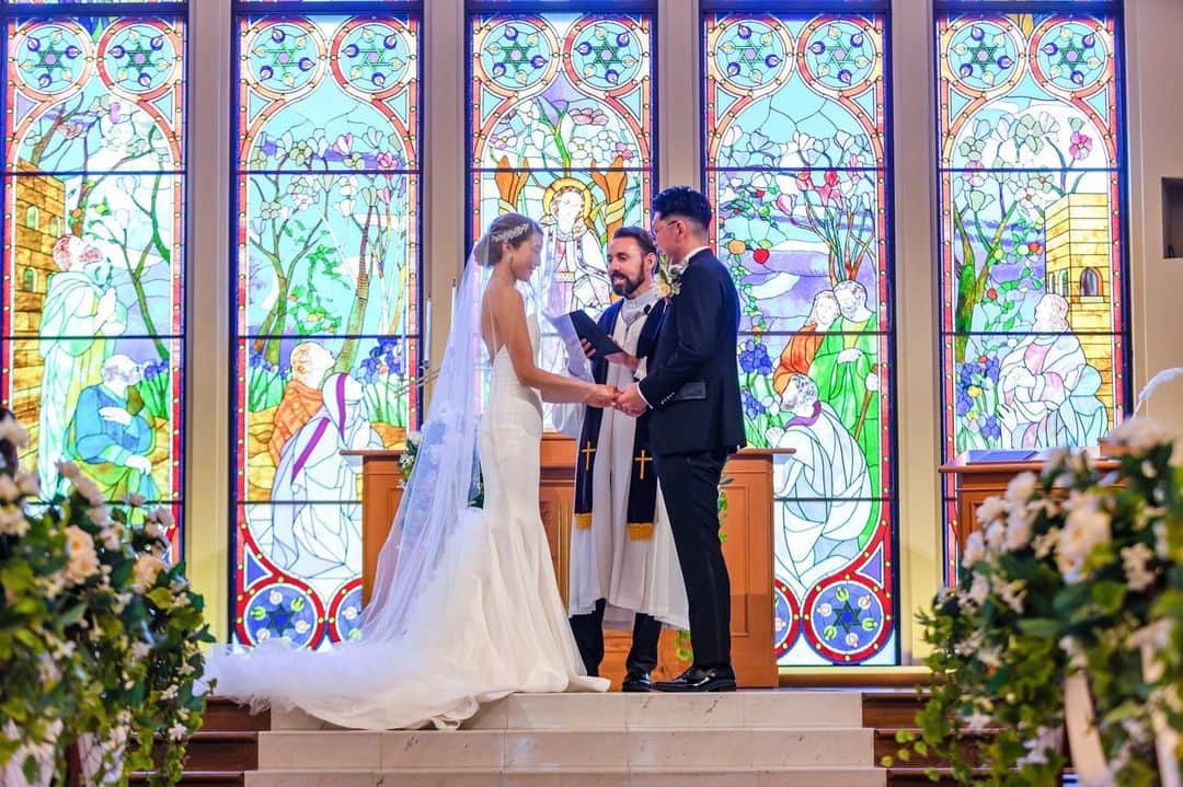 二瓶藍菜のインスタグラム：「新年明けましておめでとうございます🕊  昨年は結婚という大きな節目を迎え、たくさんの方々から祝福して頂き愛に溢れ、毎日感謝の日々でした。  今年はこの感謝の気持ちを忘れずにより一層仕事に力を入れて行きたいと思っております。  皆様が笑顔溢れる一年を過ごせますように。🙏 #令和婚 #愛 #感謝　#2020」