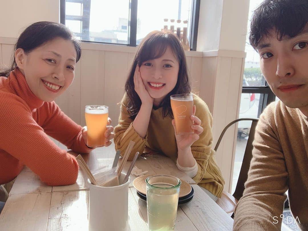 のインスタグラム：「家族で氷見のBeer cafe ブルーミンさんに お邪魔してきました！❤️ 灘浦ミカンを使用したビールは 柑橘の爽やかな香りがして 幸せな気持ちになりました🍺  名水ポークのウインナー イワシの燻製など ふるさとへの愛が感じられる おつまみもイケてます( ◠‿◠ )  若い方が氷見に戻っていらして 頑張っているって素晴らしい！  #beercafebrewmin #氷見のビールは氷見の魚と #昼からビール最高 #vis #ひととき #女子アナ #青木栄美子」