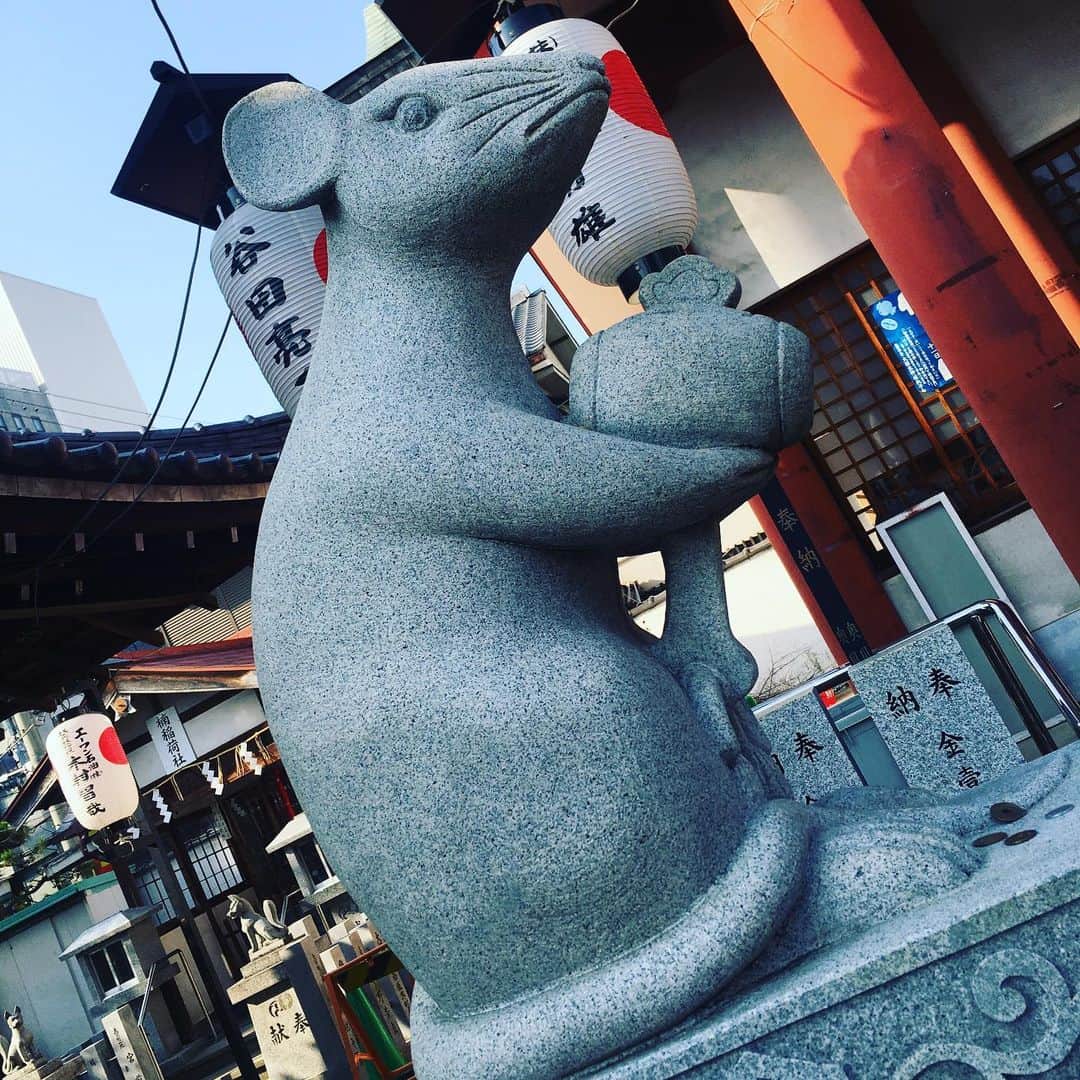 宮田麺児のインスタグラム：「干支の狛犬？いや狛鼠。  #子#ネズミ#干支#干支#縁起物#狛犬」