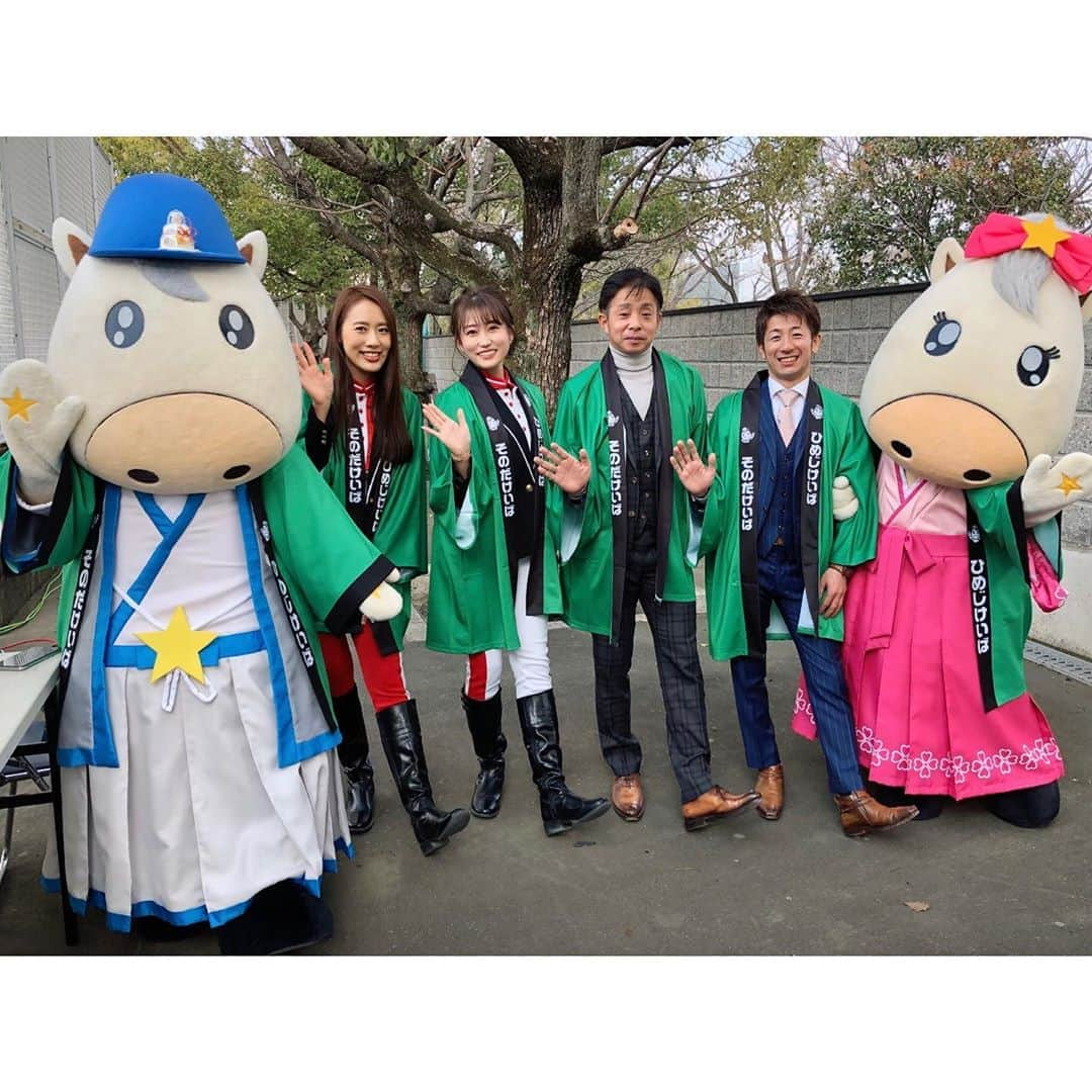 津田麻莉奈さんのインスタグラム写真 - (津田麻莉奈Instagram)「‪園田競馬場にて🏇 トークショー＆鏡割り、ありがとうございました😊‬ ‪岩田康誠騎手、酒井学騎手、 そのたん、ひめたんと楽天競馬ポッ娘🙌⭐️‬ ⁑ ‪2回目のステージは14:45〜‬ ‪新春賞の予想会です。楽天競馬YouTubeでライブ配信するので来られない方も是非ご覧下さい❤️‬ ⁑ ‪#園田競馬‬ ‪#楽天競馬‬ ‪#新春賞‬ #まりなる #津田麻莉奈」1月3日 14時27分 - tsudamarinal