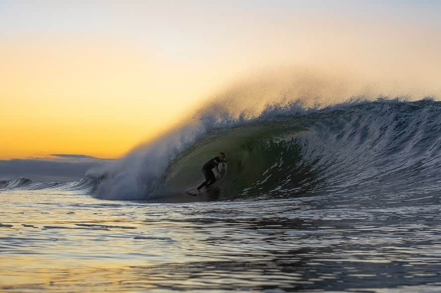 surflineさんのインスタグラム写真 - (surflineInstagram)「Looking back at the ten best swells of 2019: From Pipeline, to Alabama, Japan to Indo, it was a fine year for surf. Scope the carousel above for a glimpse — and hit the link in bio for the full gallery and story.」1月3日 14時59分 - surfline