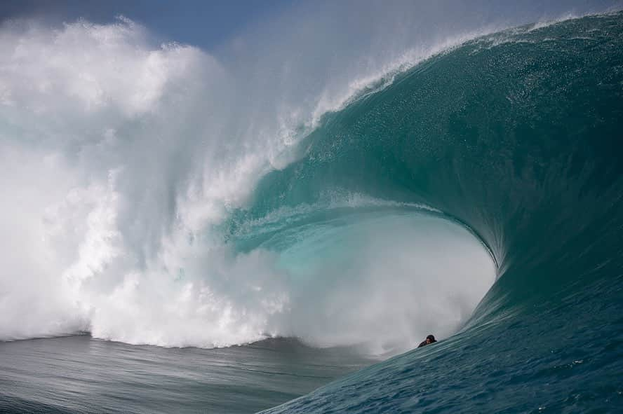 surflineさんのインスタグラム写真 - (surflineInstagram)「Looking back at the ten best swells of 2019: From Pipeline, to Alabama, Japan to Indo, it was a fine year for surf. Scope the carousel above for a glimpse — and hit the link in bio for the full gallery and story.」1月3日 14時59分 - surfline