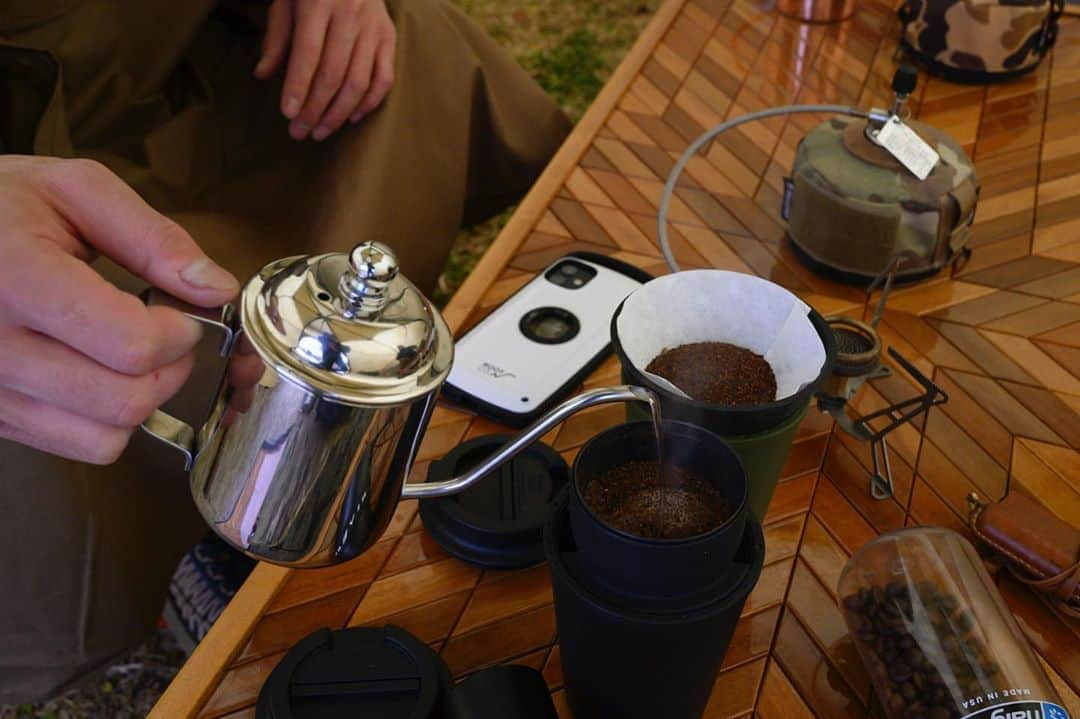 ROOT CO. Designed in HAKONE.さんのインスタグラム写真 - (ROOT CO. Designed in HAKONE.Instagram)「. Camping coffee.  #root_co #rootco #shockresistcasepro #camp #camping #camper #coffee #campcoffee #campingcoffee #coffeetime」1月3日 15時17分 - root_co_official