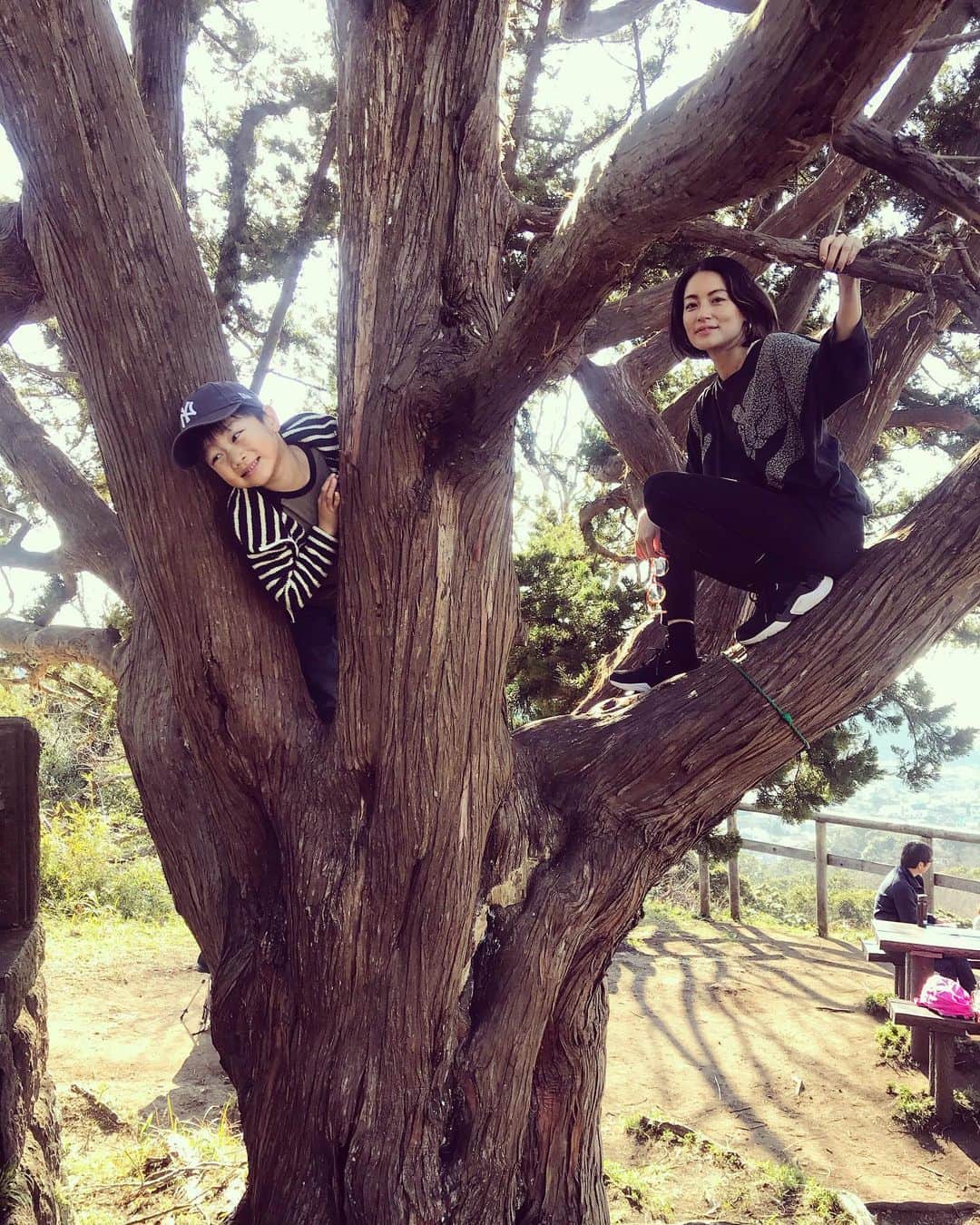 桃生亜希子さんのインスタグラム写真 - (桃生亜希子Instagram)「久しぶりの山散歩。 気持ちよかった🌞」1月3日 15時19分 - pinokosugar