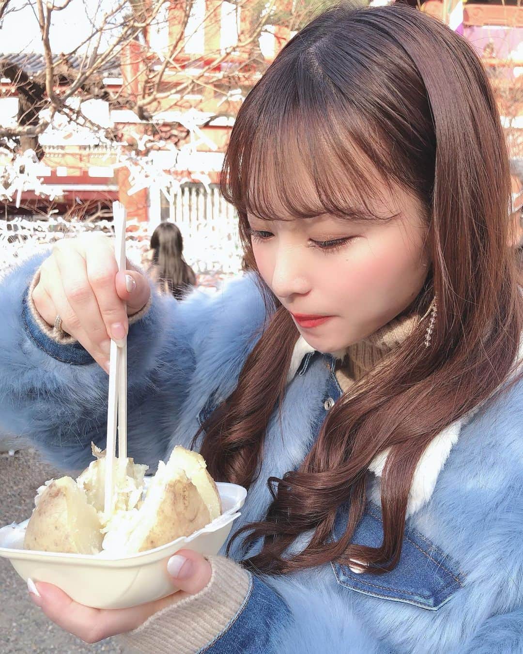 清里千聖さんのインスタグラム写真 - (清里千聖Instagram)「. 毎年恒例じゃがバタはじめ👼🏻🍼💕. #大須観音 #じゃがバター #初詣 #人多すぎて食に走る #⛩ #👼🏻」1月3日 15時23分 - chiseikiyosato
