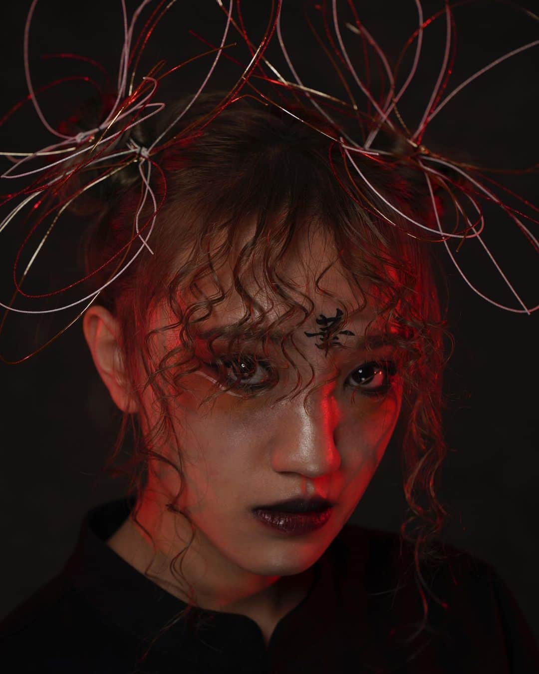 のインスタグラム：「✨早稲美学生作品✨ 20D ホンマ ナナ #作品撮り #ポートレート#ヘアメイク#ヘアアレンジ #メイク#カメラ#撮影#撮影会#モデル撮影 #portrait #ファッション#メイクアップ #photographer #hairarrange #makeup #写真撮ってる人と繋がりたい #model#tokyo#japan#camera#ファッション好きな人と繋がりたい #写真好きな人と繋がりたい #美容師#美容学生#美容学校#クリエイティブ#美容師さんと繋がりたい #美容好きな人と繋がりたい #早稲美#早稲田美容専門学校」