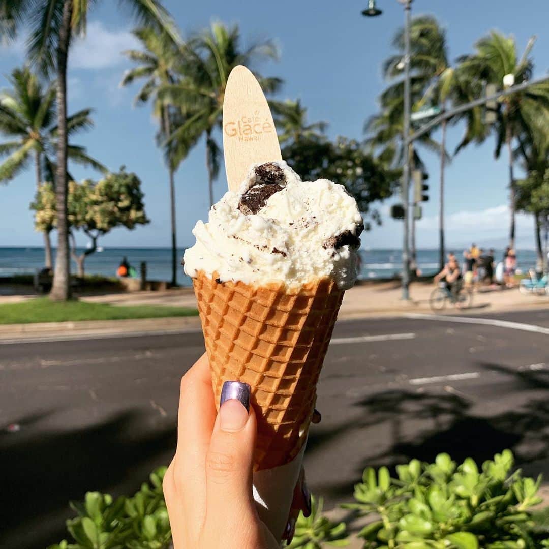 原涼香のインスタグラム：「hotel下のジェラート屋さん❣️ Cookie&Cream🍪❤︎ ㅤㅤㅤㅤㅤㅤㅤㅤㅤㅤㅤㅤㅤ」