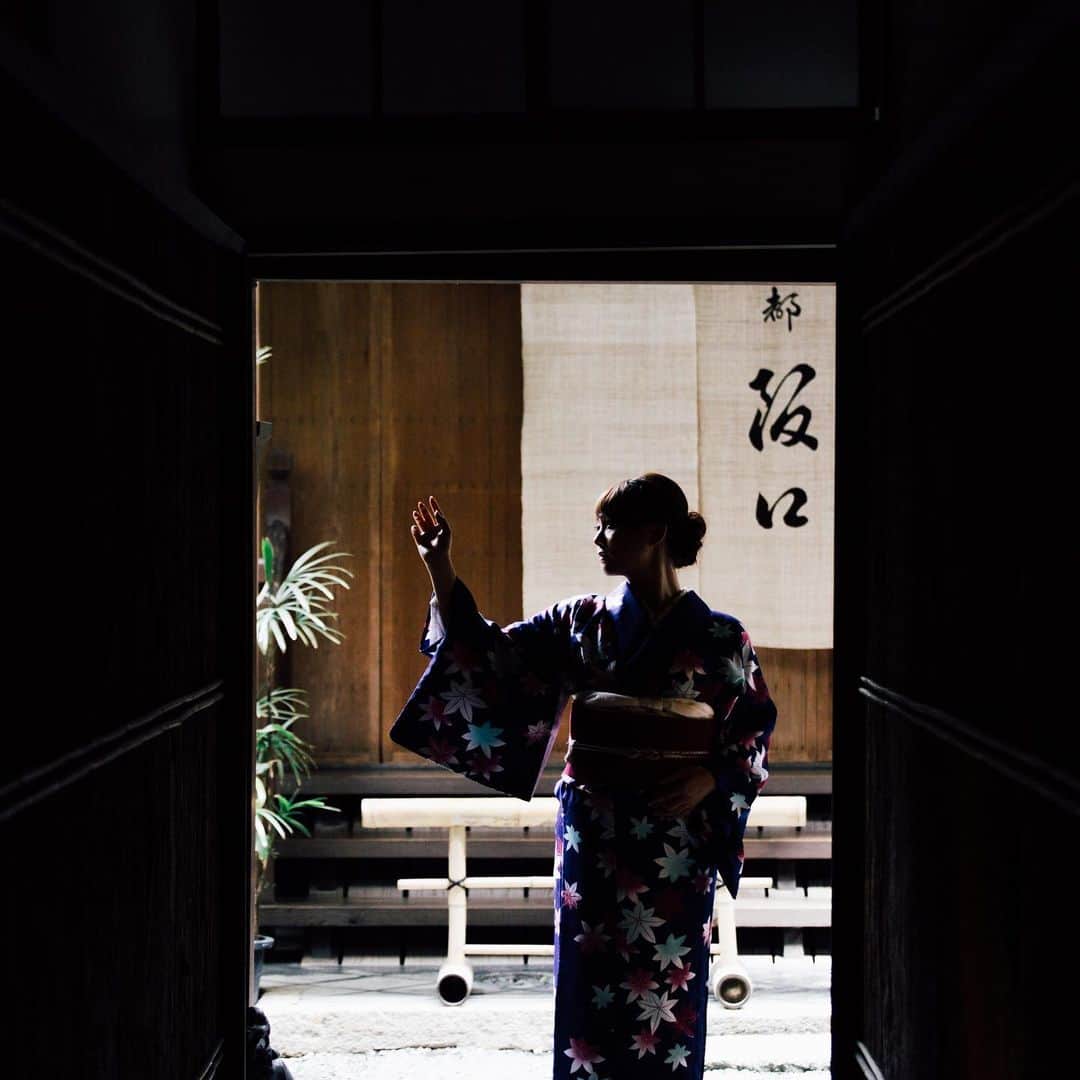東急ホテルズさんのインスタグラム写真 - (東急ホテルズInstagram)「お正月休みは いかがお過ごしですか？﻿ ﻿ 京都は、年末年始も国内外のお客さまに人気があり﻿ 2020年も大変賑わっています。﻿ ﻿ 名高い八坂庚申堂はじめ、京都には、思わず﻿ 写真を撮りたくなるようなスポットがたくさんございます。﻿ ﻿ 京都観光の際は、どこの観光地へもアクセスのよい﻿ 京都東急ホテルをぜひご利用ください。﻿ ﻿ 本年も皆さまにご満足いただけるサービスを﻿ お届けできますよう、スタッフ一同精進してまいります。﻿ ﻿ 本年も皆さまとって幸多き一年になりますように。﻿ ﻿ ﻿ #京都東急ホテル﻿ #kyoutotokyuhotel﻿ #kyoto_tokyu_hotel﻿ #京都 #西本願寺 #島原 #壬生﻿ #kyoto  #nishihonganzi #shimabara #mibu﻿ #新年 #newyear﻿ ﻿ #東急ホテルズ #tokyuhotels﻿ #ホテル #旅 #旅行 #hotel #travel﻿ #travelgram #instatravel #ig_japan﻿ #traveler #traveling #japantravel﻿ #genic_travel #travelphotography﻿ #traveljapan #japantravelphoto」1月3日 15時51分 - tokyuhotels