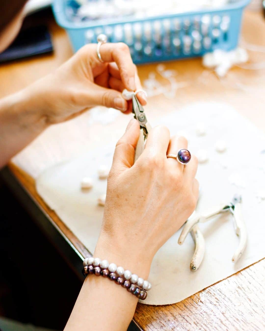 のインスタグラム：「All jewellery is handmade in our London studio ✨」