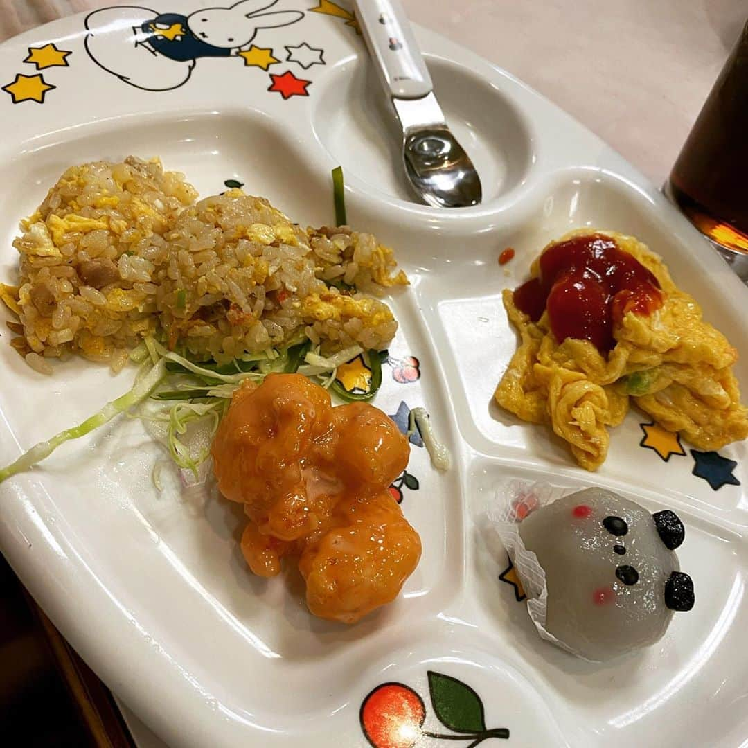 西山茉希さんのインスタグラム写真 - (西山茉希Instagram)「マストスポット。 辿り着く中華。  #家族飯 #帰省コース #集合スポット  変わらぬ美味しさに 変わらぬ店内に 今年も宜しくお願いいたします。  #長岡市 #喜京屋 #中華  呑む呑む。 食べる食べる。 西山家。」1月3日 16時16分 - maki.nshiyama50