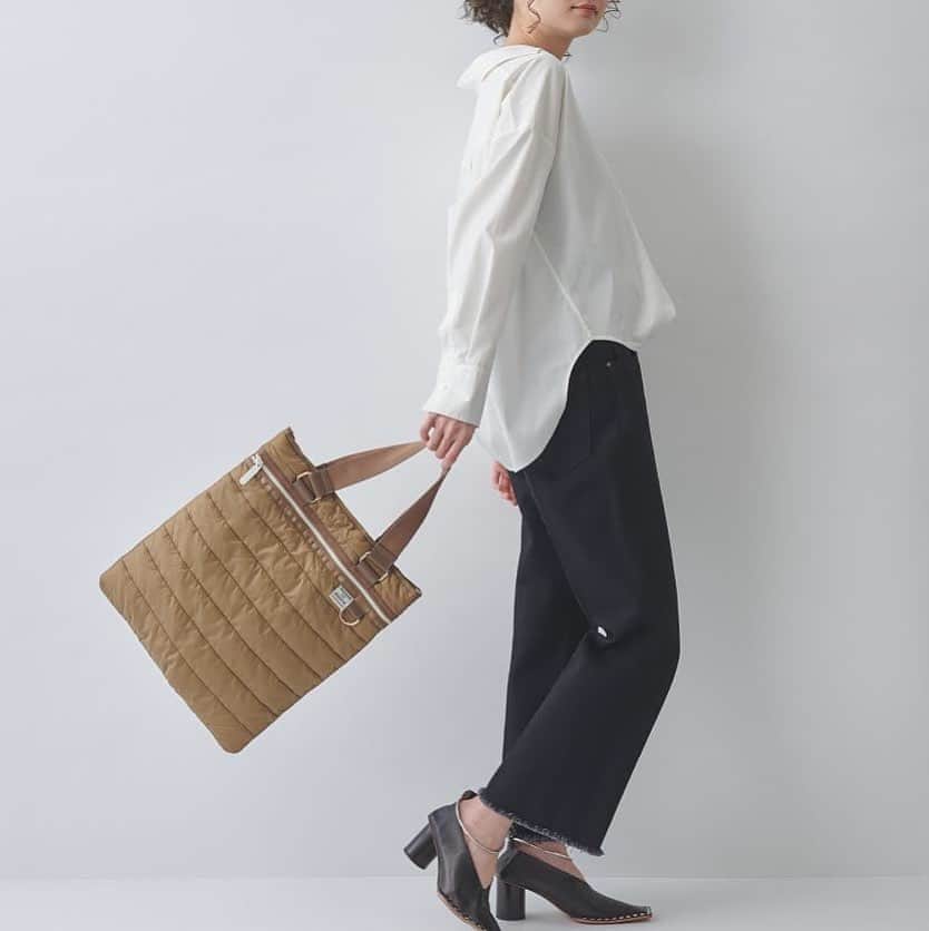 MAISON DE REEFURのインスタグラム：「. 【MERCI SALE】 . 7年間の感謝をこめて。 . レスポートサックとコラボした、日本限定発売の人気シリーズ。軽量なキルティング素材を使ったデザインは、ブラウンベースの「ライオン」とライトなグレイッシュトーンの「コアラ」。A4サイズやパソコンがすっぽり入る大きさは、通勤・通学にはとっても便利。 . ■ Journee Tote/@maisondereefur ■ Crossover Shirt/@maisodereefur ■ Denim Pants/@maisondereefur ■ Shoes/@jillsander . 【展開店舗】 ルミネエスト新宿店・博多店・OFFICIAL WEB SHOP・OFFICIAL GLOBAL SHOP・ZOZOTOWN店 . #maisondereefur #reefur #bag #tote #lesportsac #sale #wintersale #winter #winterfashion #fashion #logo #pants #denim  #shirt #collaboration #jilsander #shoes #ロゴ #デニムコーデ #シャツ #バッグ #レスポートサック #セール #リーファー #メゾンドリーファー #mercisale #merci #7年間ありがとう . @lesportsacjapan」