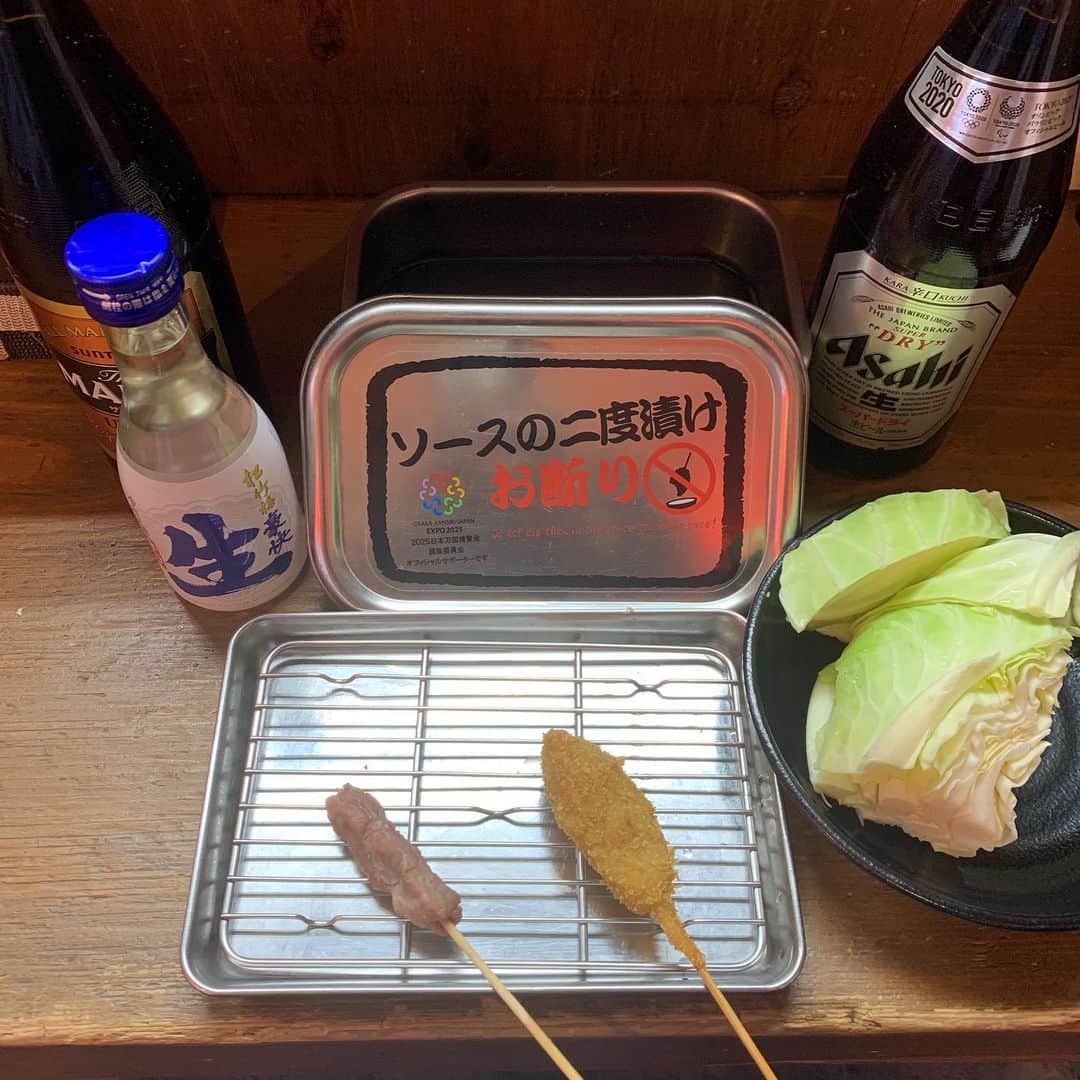 のインスタグラム：「#いっとく通天閣  本日のおすすめ串は！ 串カツといえば、牛！！！ 定番中の定番です。 一度は食べたことがあると思います！ 一番よく出る串なのでオススメです！  #串カツいっとく#串カツ#新世界#居酒屋#お酒#美味しい#楽しい#名物#グルメ#大阪グルメ#大阪市#大阪#osaka#関西#japan#人気#l4l#follow#delicious#photogeni」
