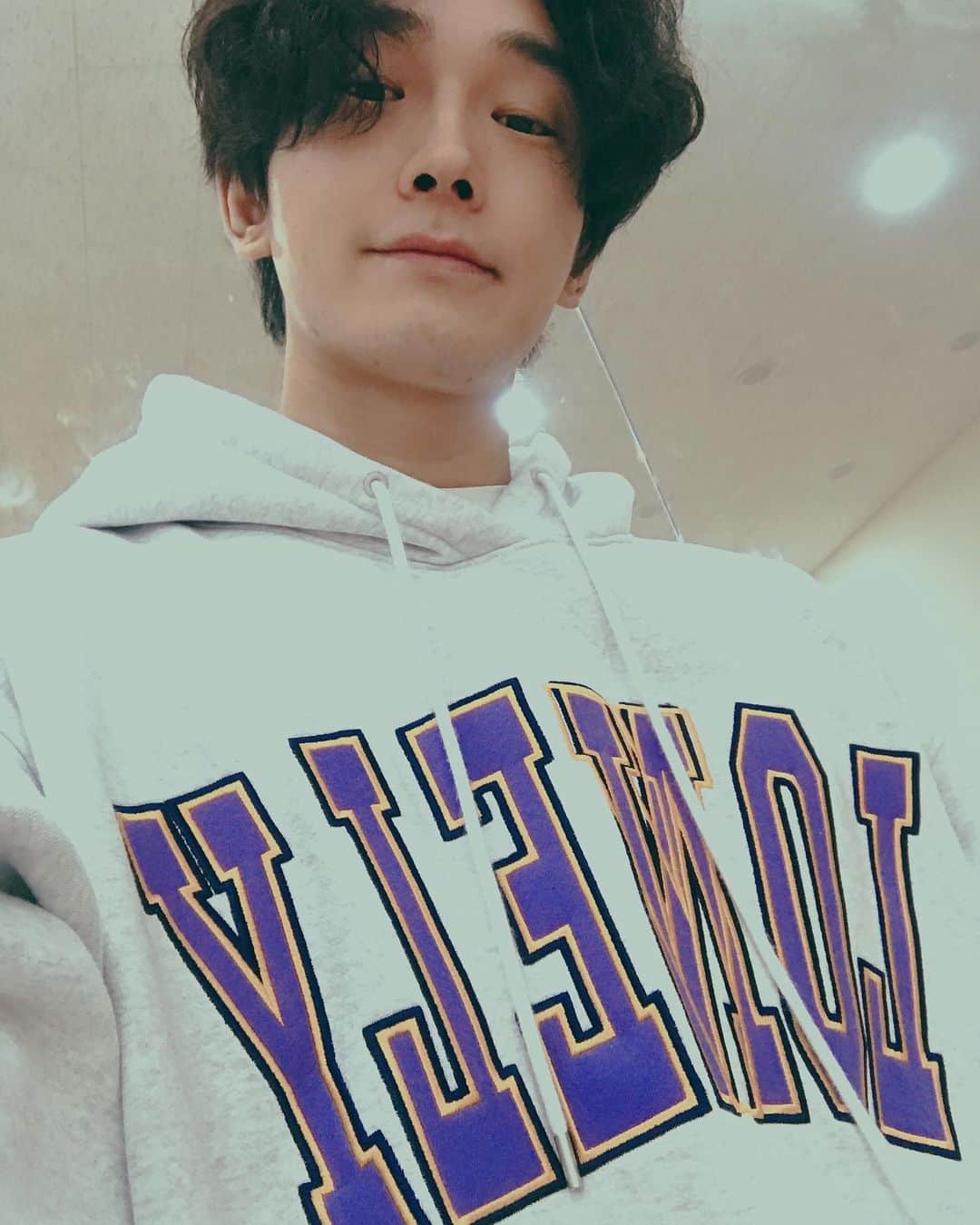 オン・ジュワンのインスタグラム：「#이상엽 이랑 #커플룩 이런 우연이 ㅋ 늦었지만 다들 새해 복들 많이 받아요🙇‍♂️ 새해엔 연습이지🥴」