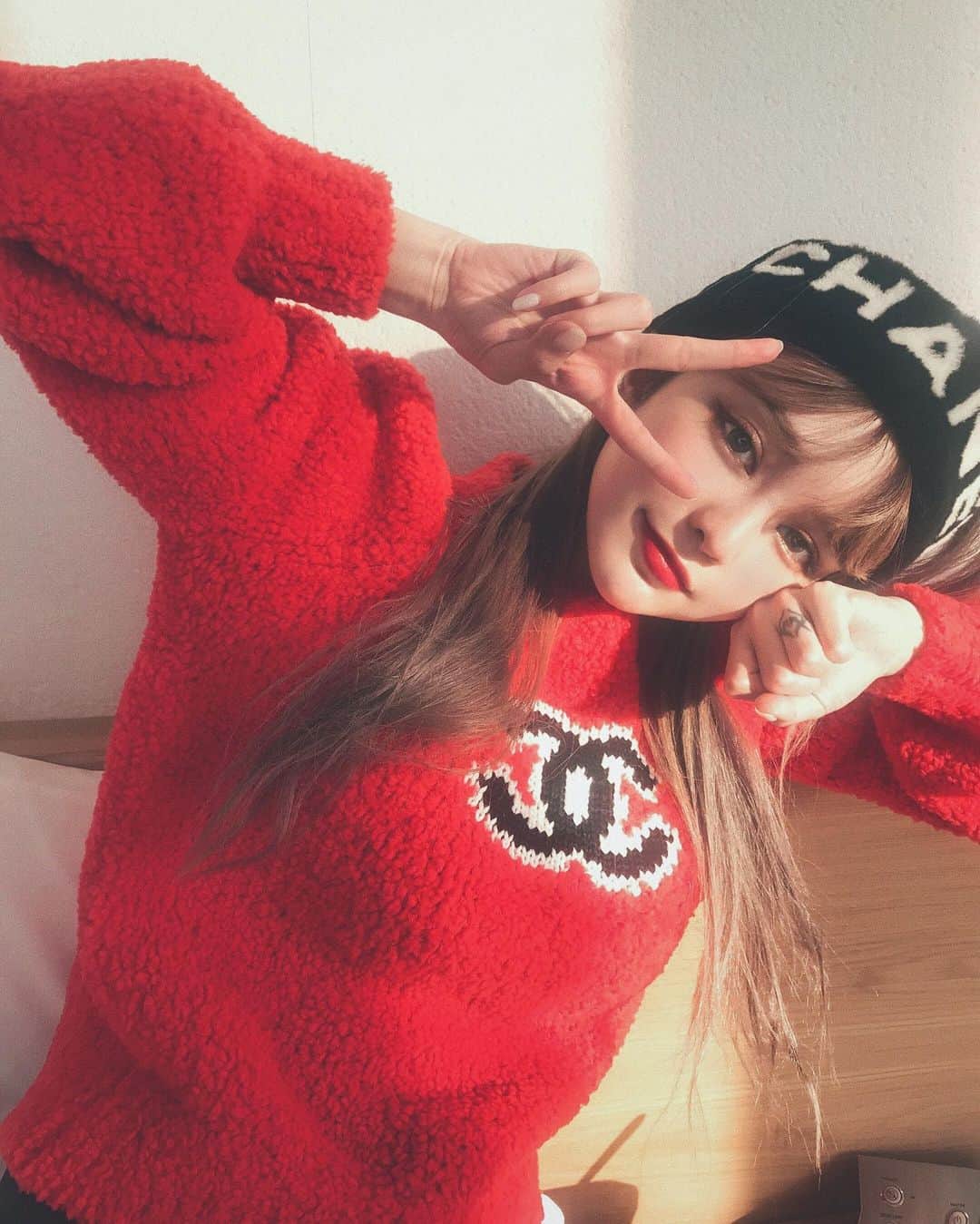 Grace Chowさんのインスタグラム写真 - (Grace ChowInstagram)「2020第一po～ 那必須要穿紅色呀！ 有沒有發現我兩張圖是比了不同的兩個20嘻嘻♥️」1月3日 22時35分 - gracechowwwww