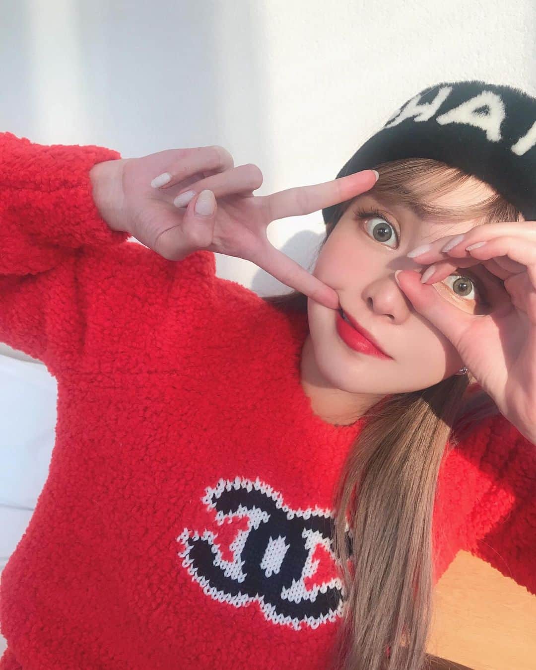 Grace Chowさんのインスタグラム写真 - (Grace ChowInstagram)「2020第一po～ 那必須要穿紅色呀！ 有沒有發現我兩張圖是比了不同的兩個20嘻嘻♥️」1月3日 22時35分 - gracechowwwww