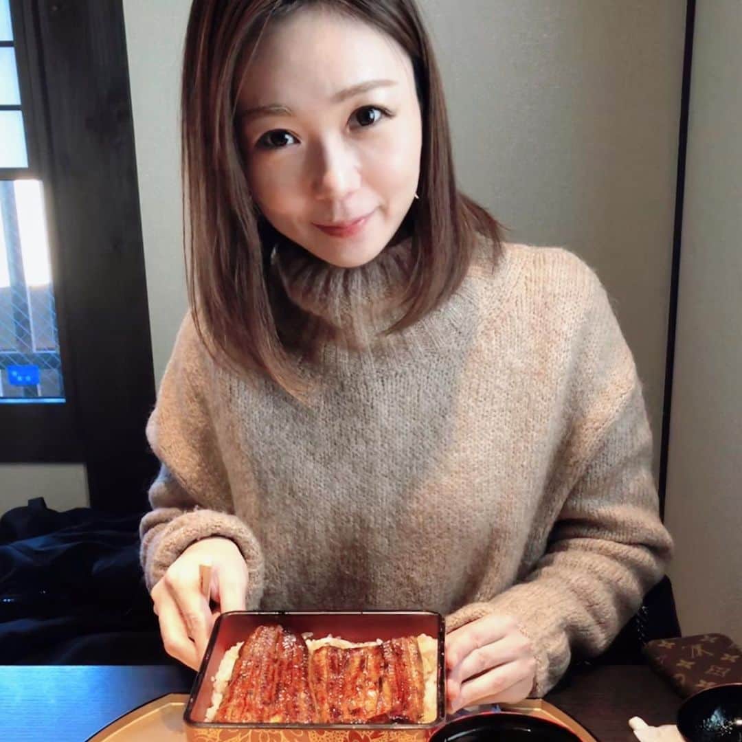 築山可奈さんのインスタグラム写真 - (築山可奈Instagram)「あけましておめでとうございます🎍⛩🐭✨ 本年もよろしくお願い致します‼️ 新年早々、うなぎ食べたぁ❤ #謹賀新年 #本年もよろしくお願いします #ねずみ年 #今年の目標 #痩せる」1月3日 17時31分 - kana.tsukiyama