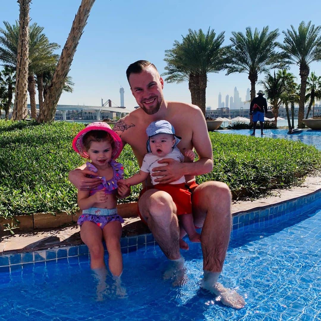 ケヴィン・グロスクロイツのインスタグラム：「❤️😘💯 #familie #schönwars #dubai」